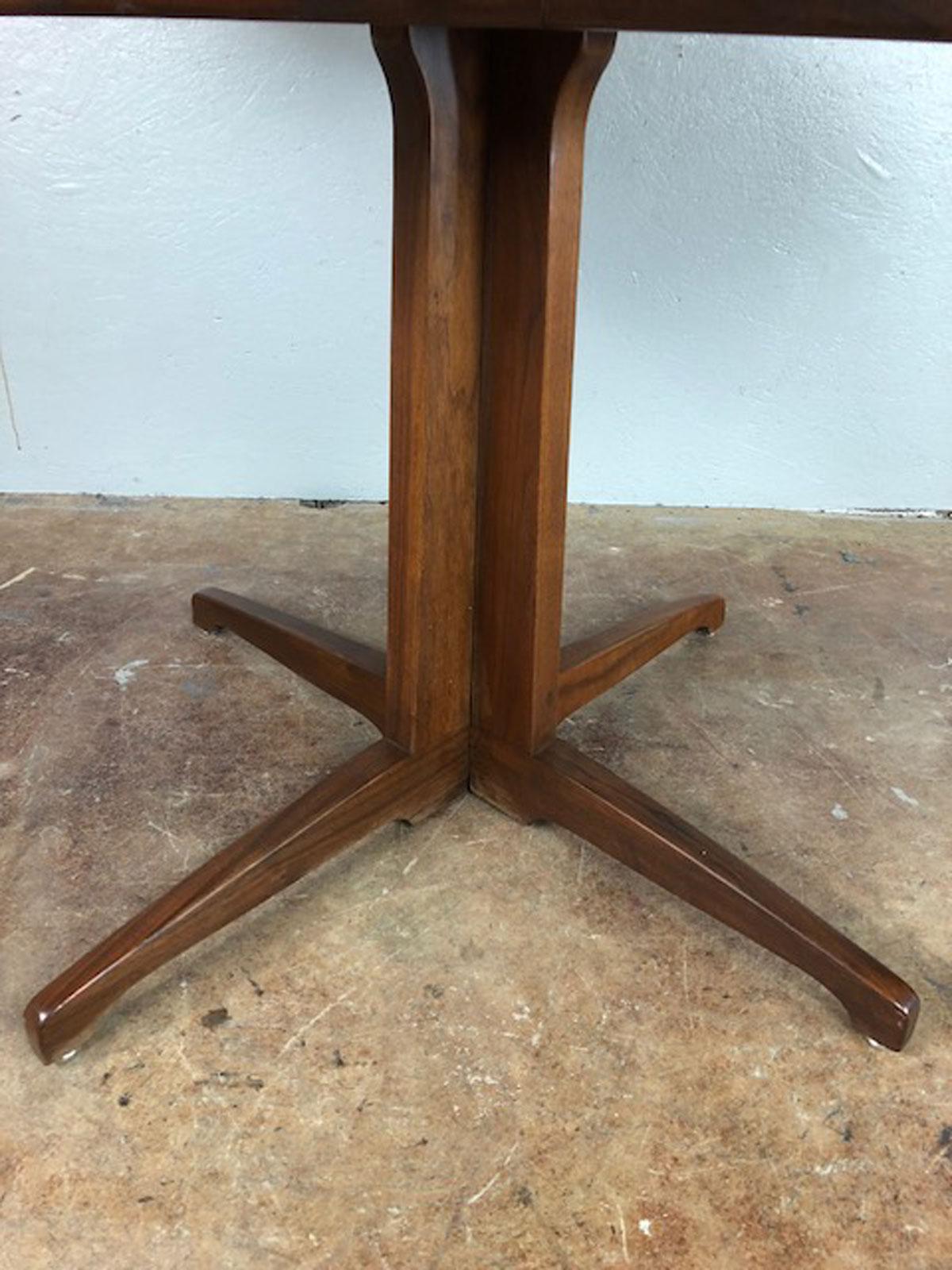 Danish Dining Table in Walnut For Sale 1