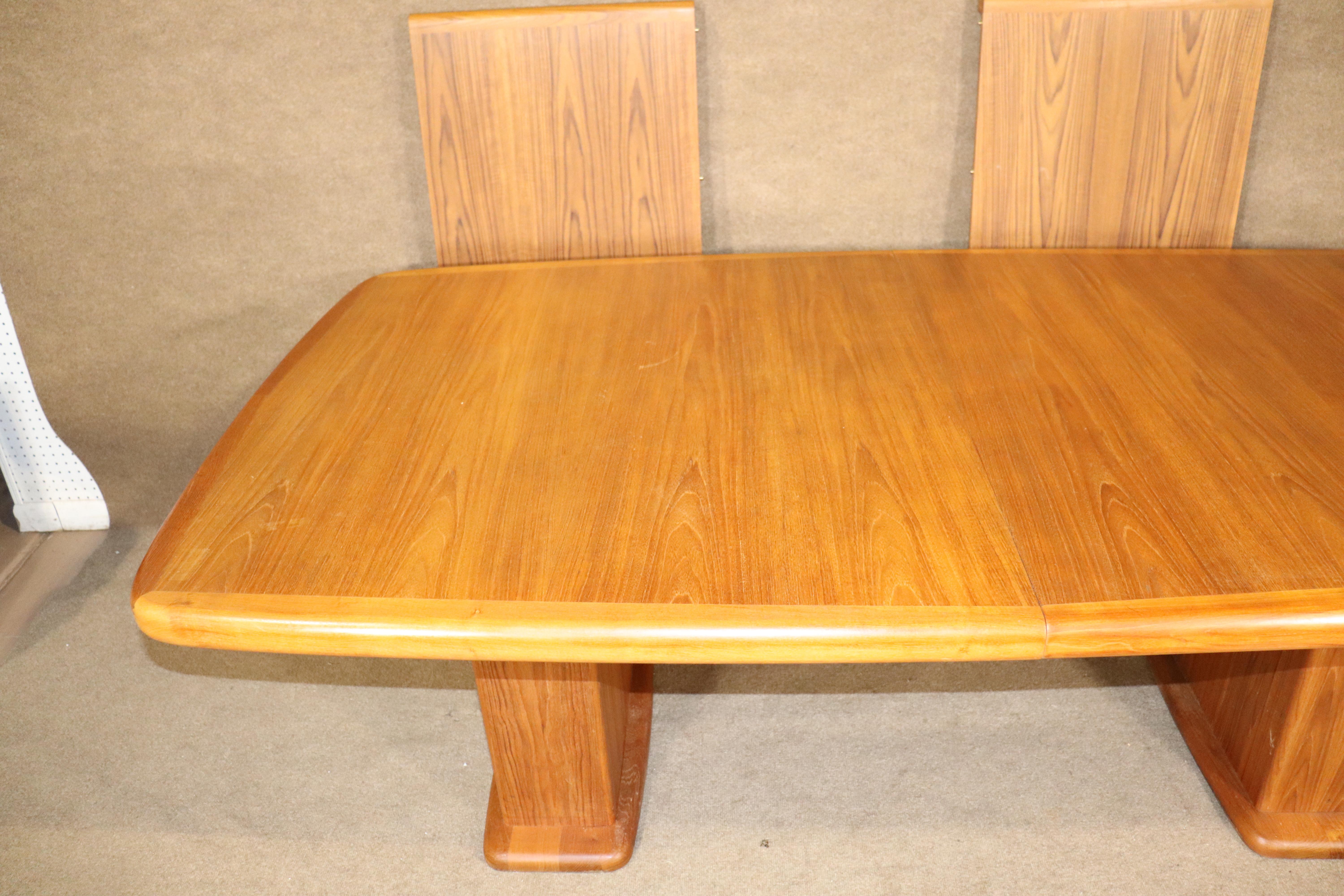 Danish Dining Table with Leaves In Good Condition For Sale In Brooklyn, NY