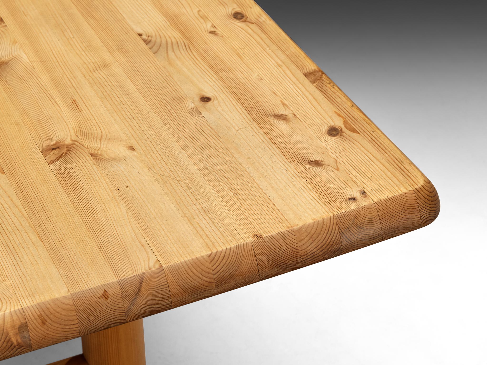 Danish Dining Table With Leaf Shaped Top in Solid Pine For Sale 1
