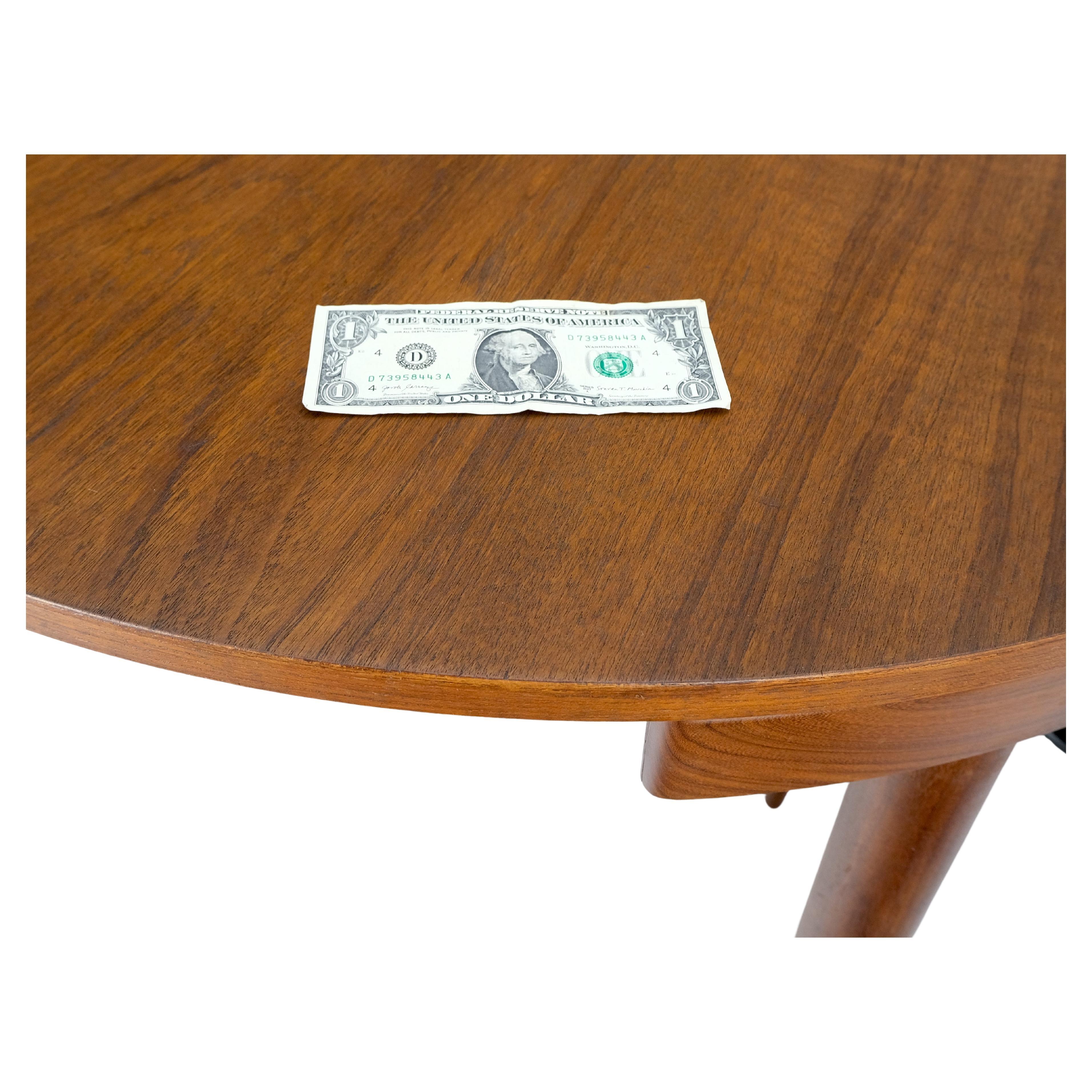 frem rojle table and chairs