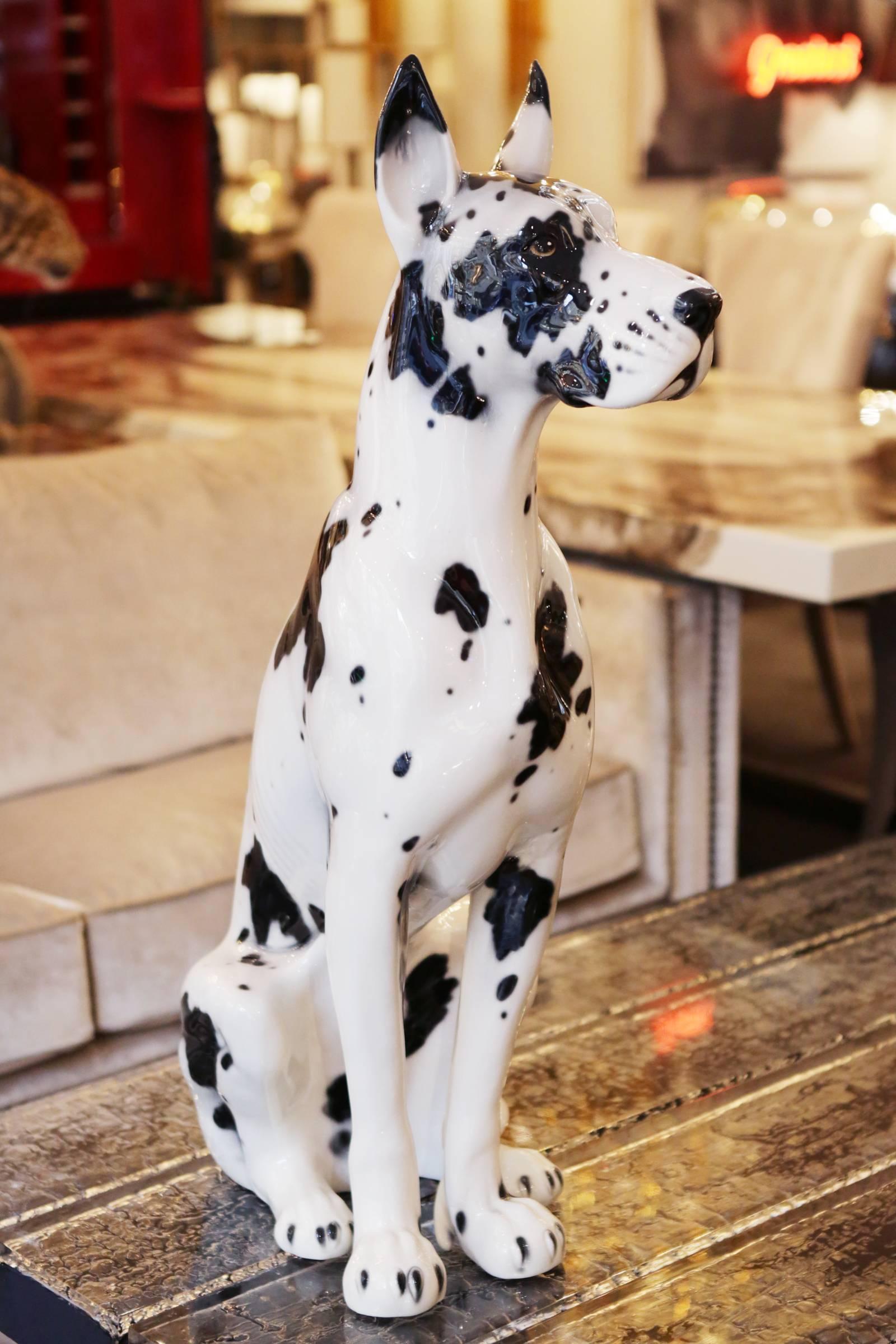 Dipinto a mano Scultura di cane danese in vendita