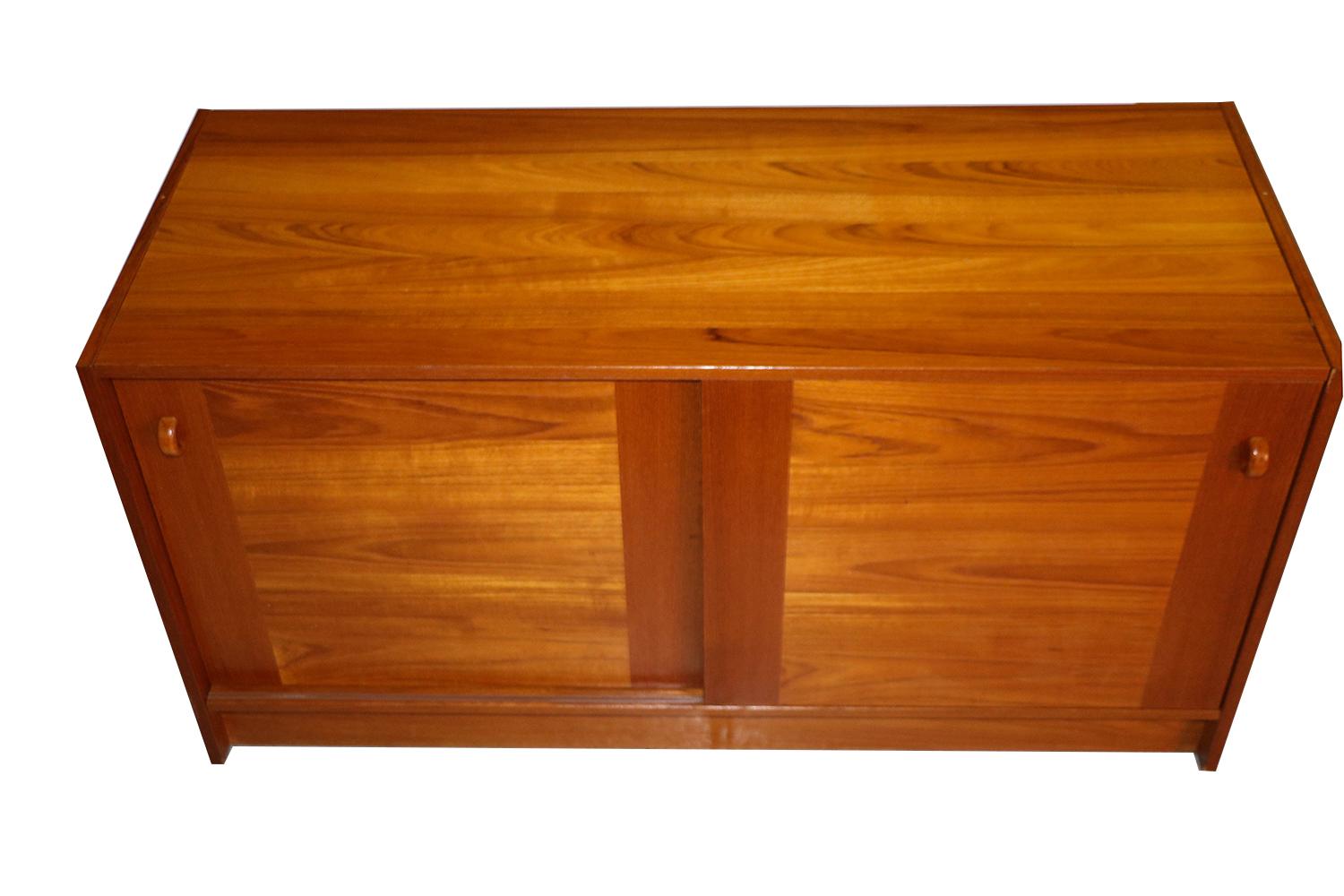 Danish Domino Mobler Modern Teak Sideboard Hutch In Good Condition In Baltimore, MD