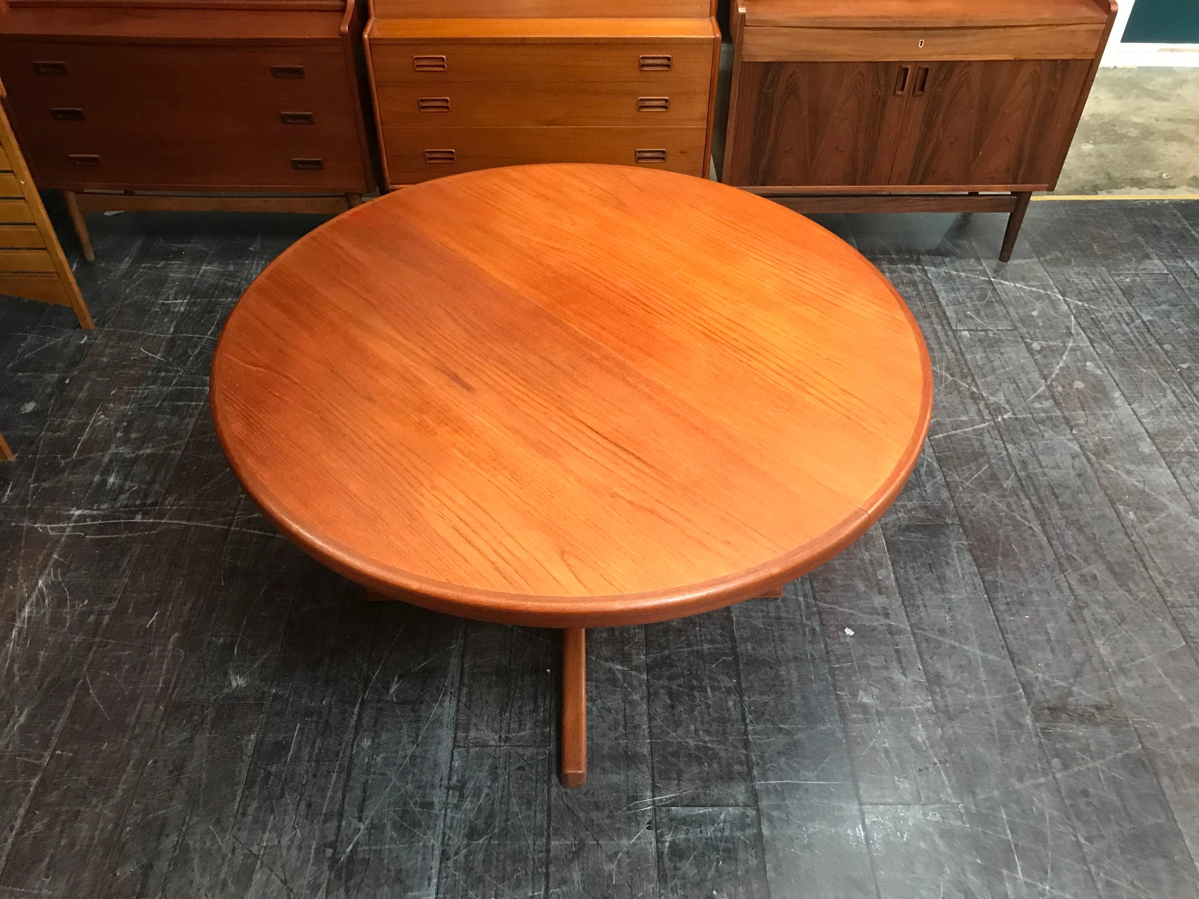 Danish Double Extending Midcentury Pedestal Dining Table by Rosengaarden For Sale 4