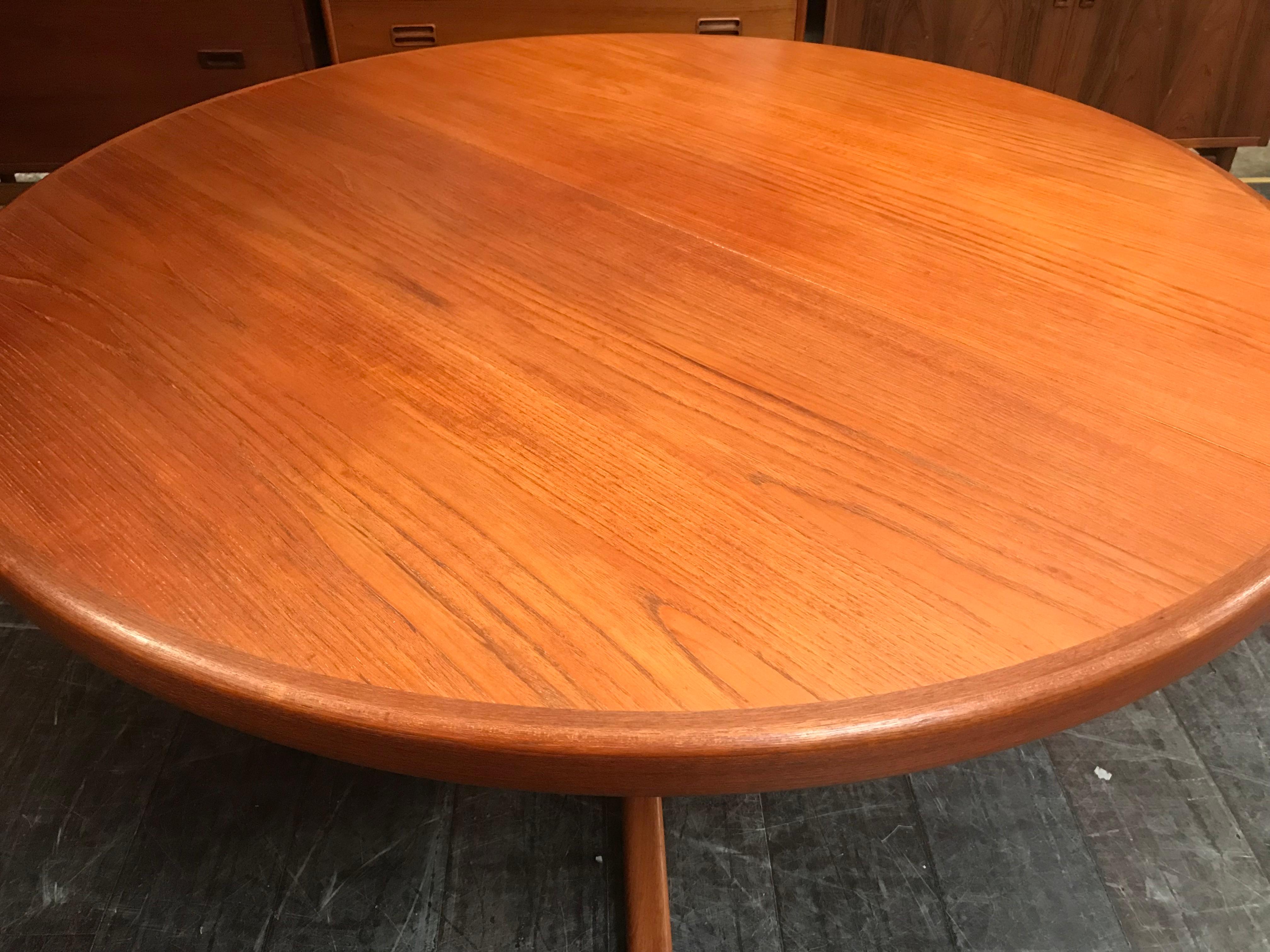Danish Double Extending Midcentury Pedestal Dining Table by Rosengaarden For Sale 5