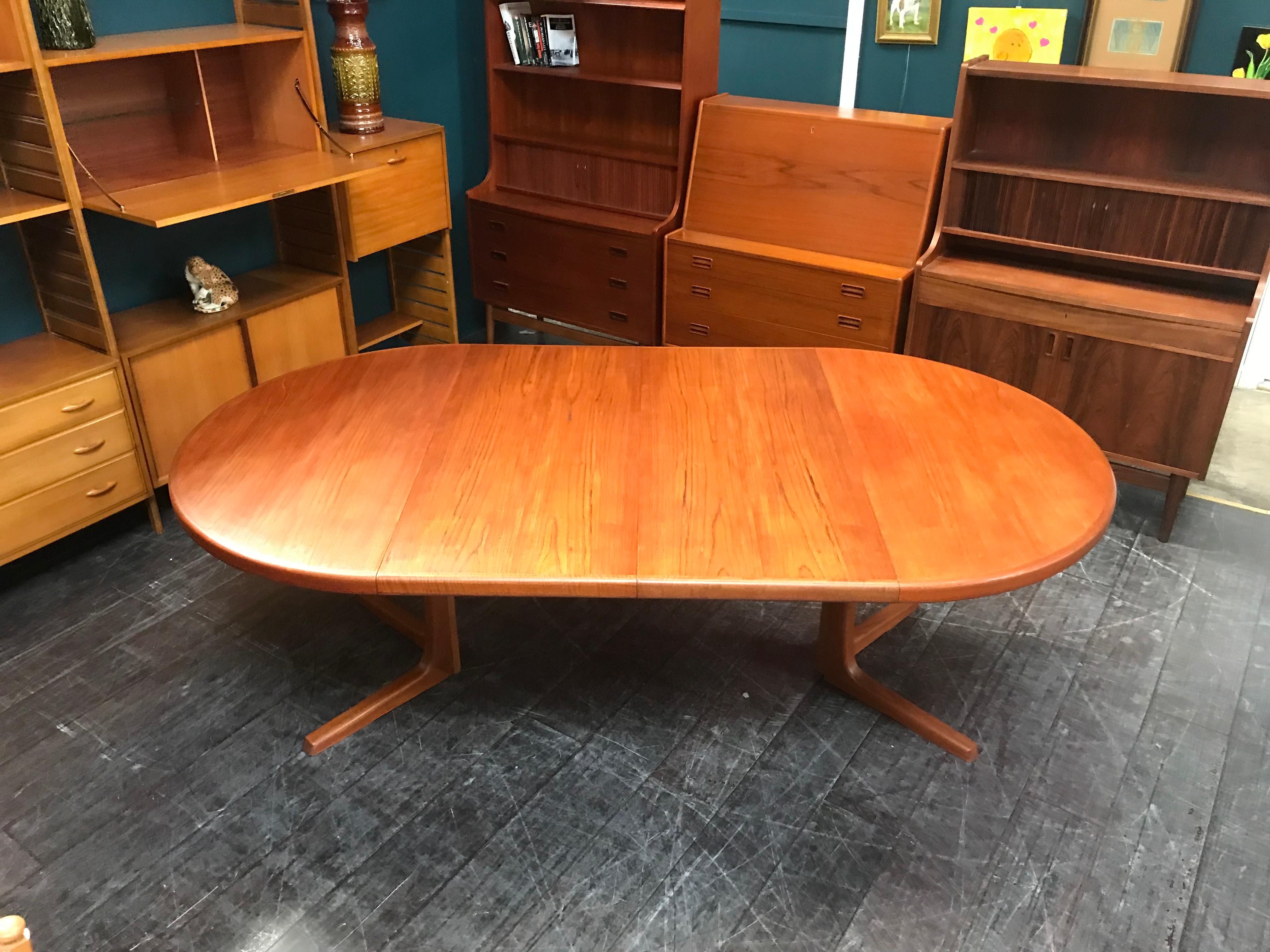 Danish Double Extending Midcentury Pedestal Dining Table by Rosengaarden For Sale 6