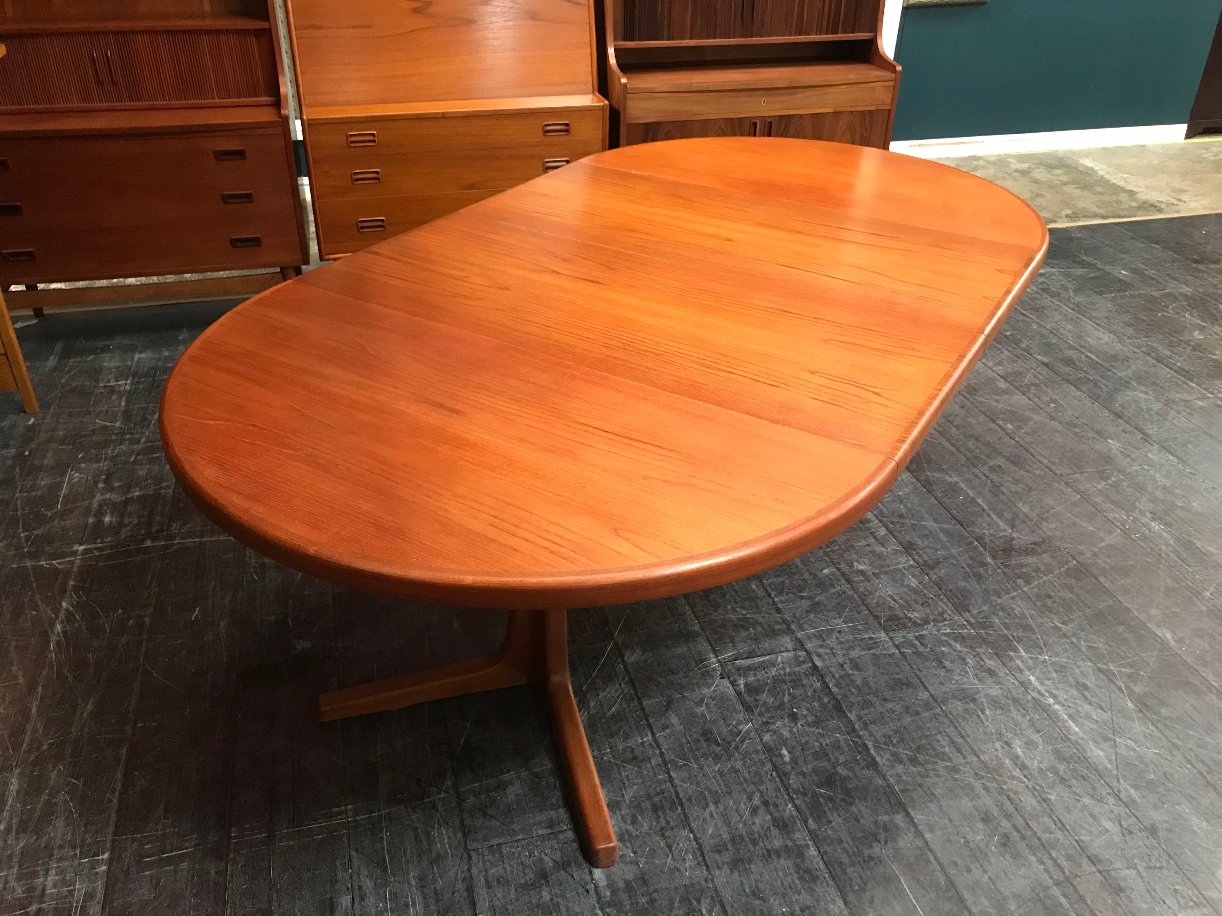 Danish Double Extending Midcentury Pedestal Dining Table by Rosengaarden For Sale 9