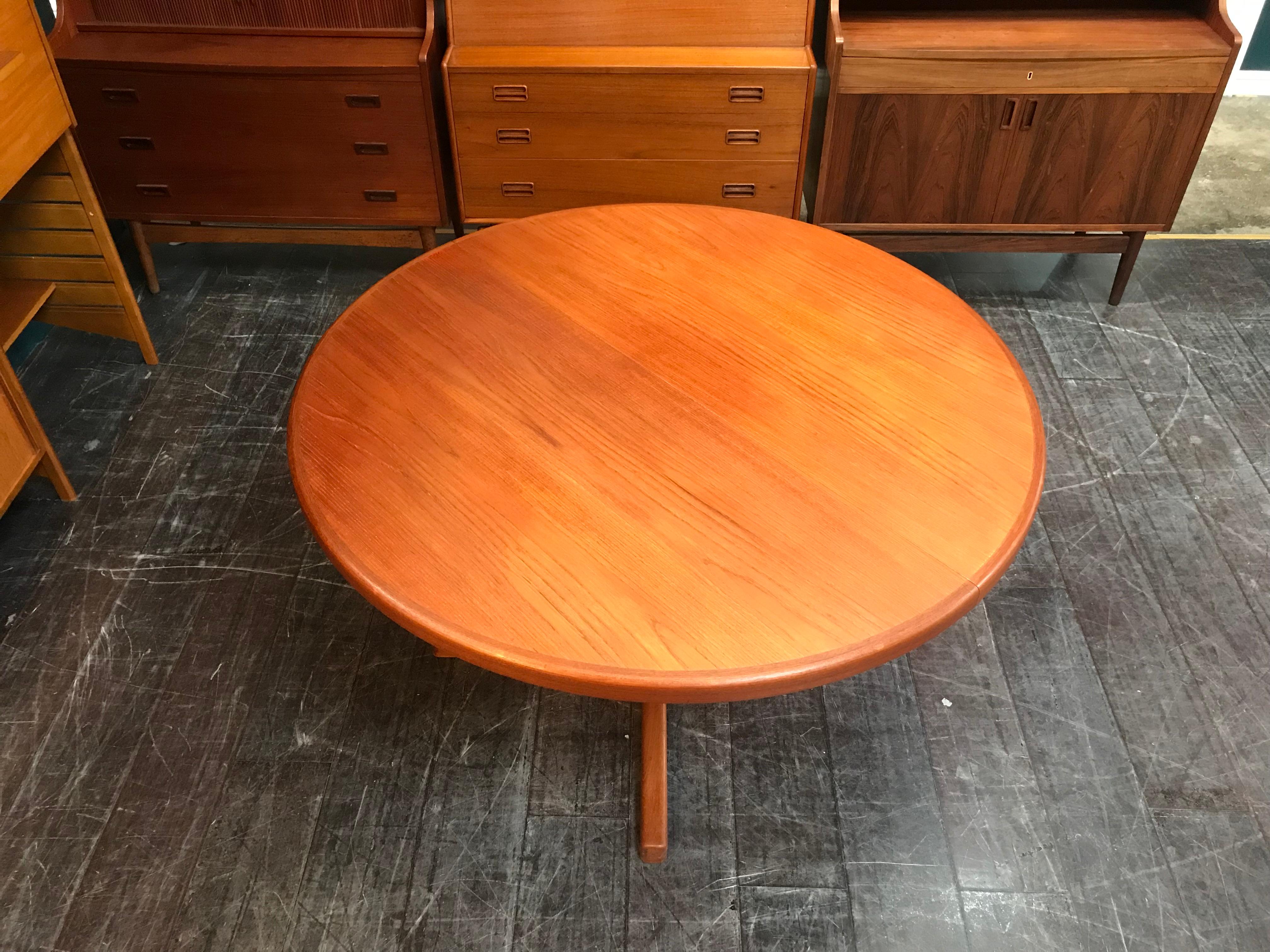 A beautiful extending ‘pedestal’ dining table designed made by the Danish firm Rosengaarden, possibly designed by Erik Buch. This circular table extends to differing lengths by using one or both of the spare leaves that accompany it. A beautiful and