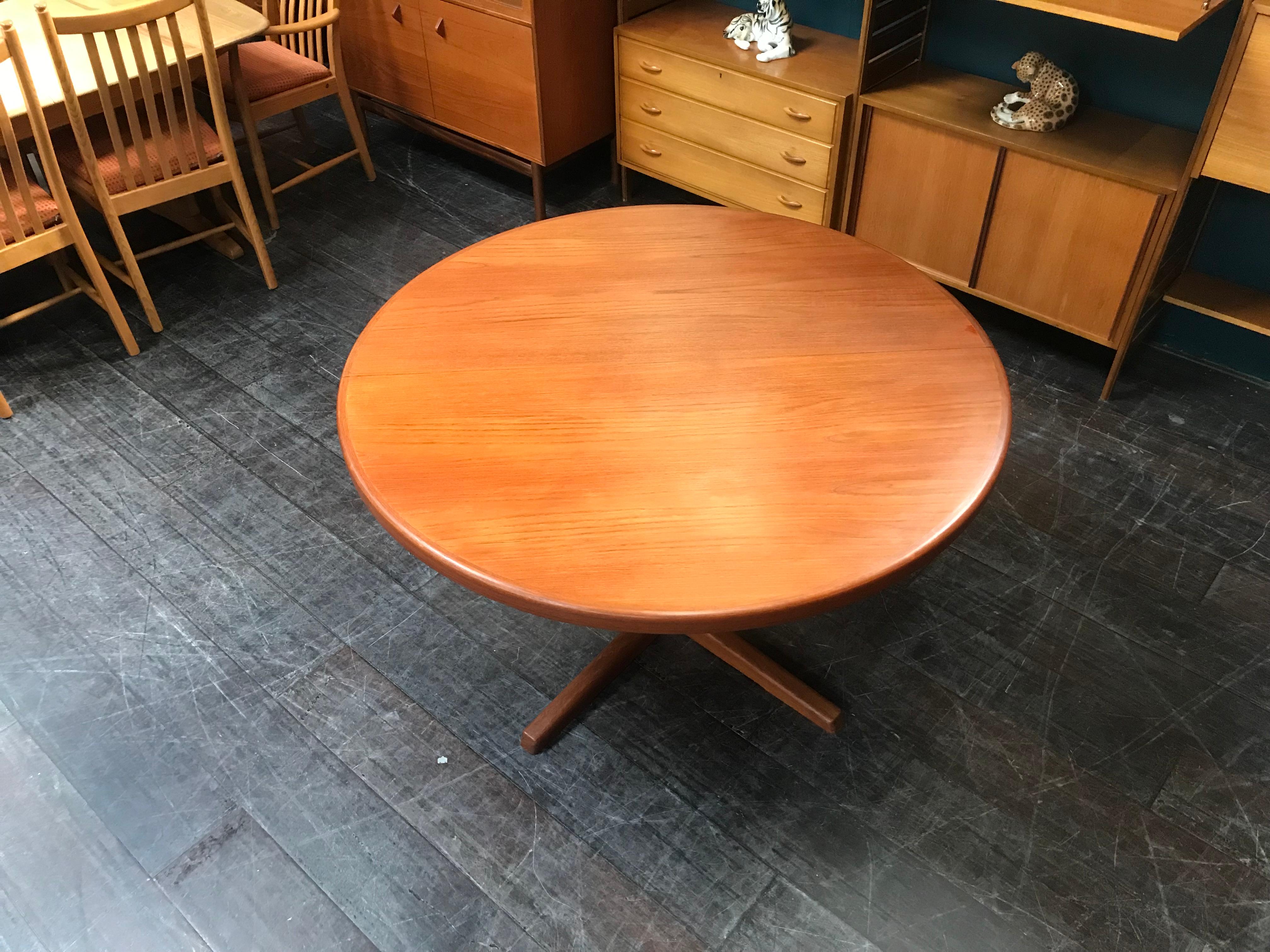 20th Century Danish Double Extending Midcentury Pedestal Dining Table by Rosengaarden For Sale