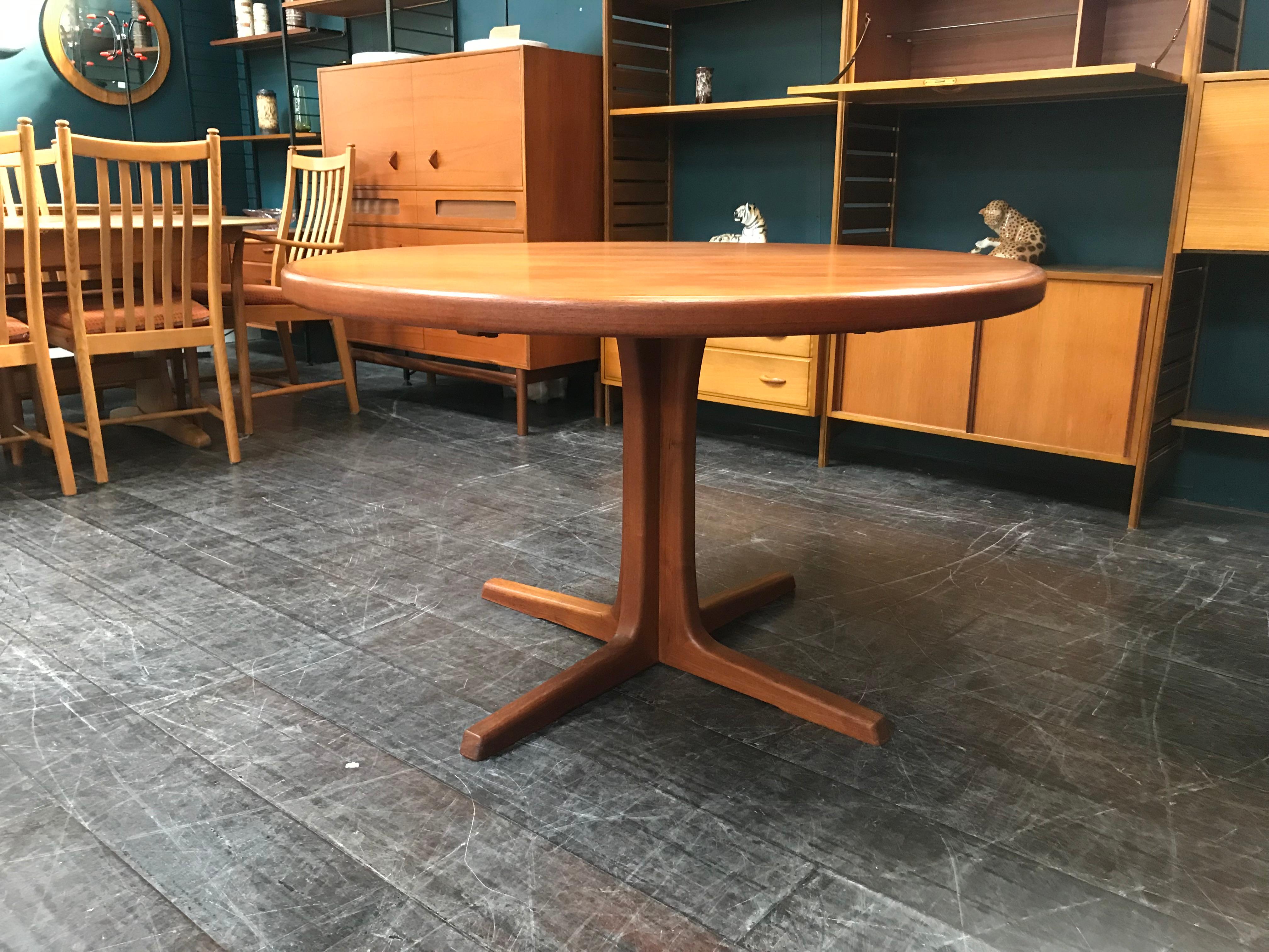 Danish Double Extending Midcentury Pedestal Dining Table by Rosengaarden For Sale 2