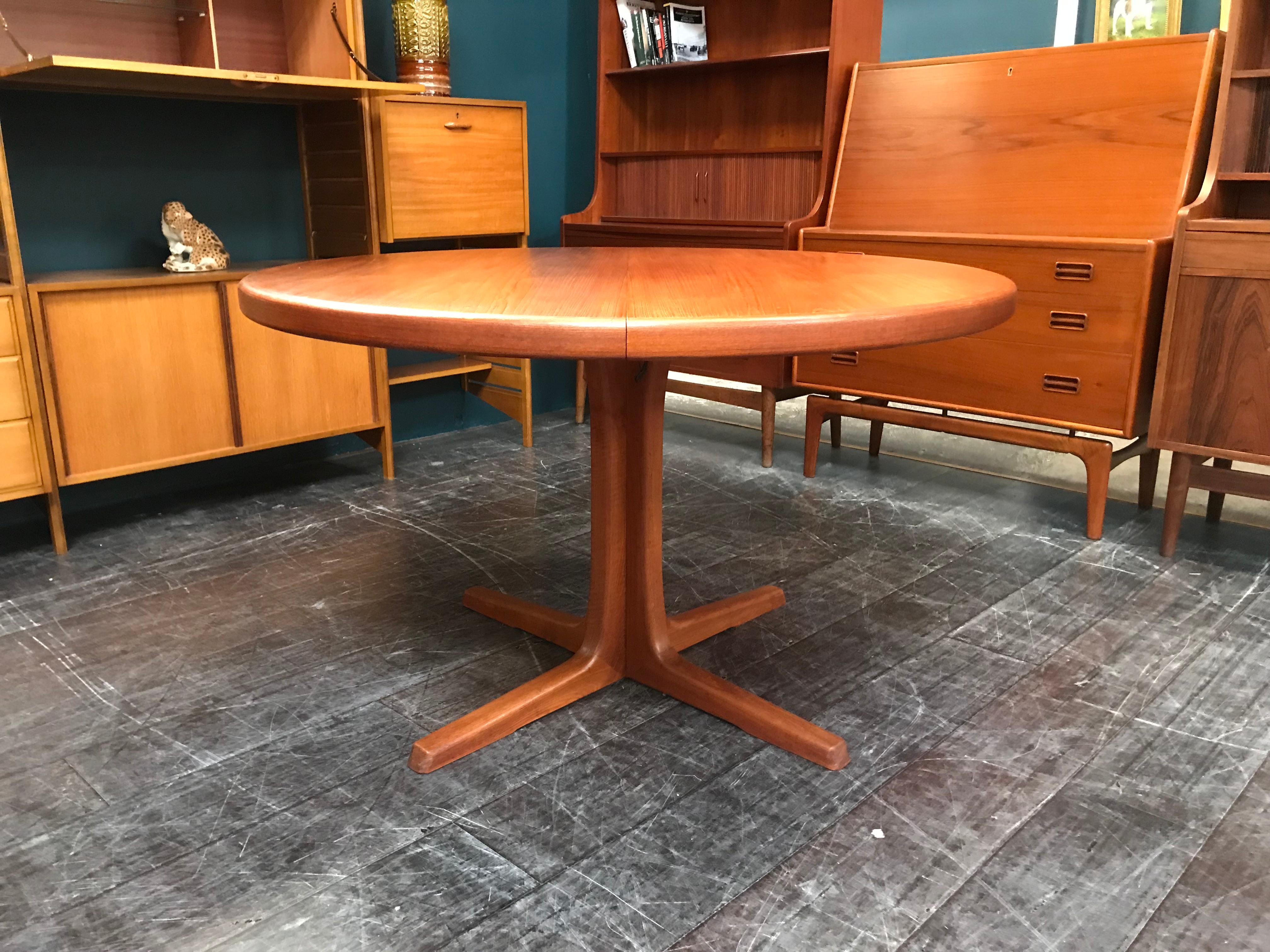 Danish Double Extending Midcentury Pedestal Dining Table by Rosengaarden For Sale 3