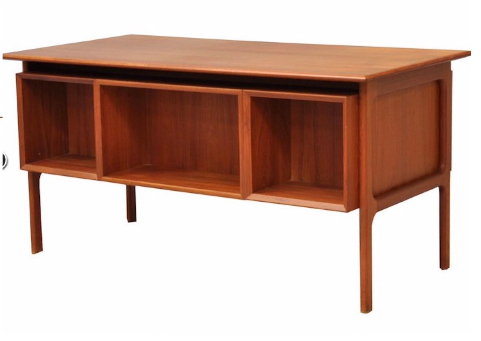 Danish double sided teak desk by Arne Vodder for Sibast. Measures: 145 cm x 75 x 72 H. In a perfect state, 1960.