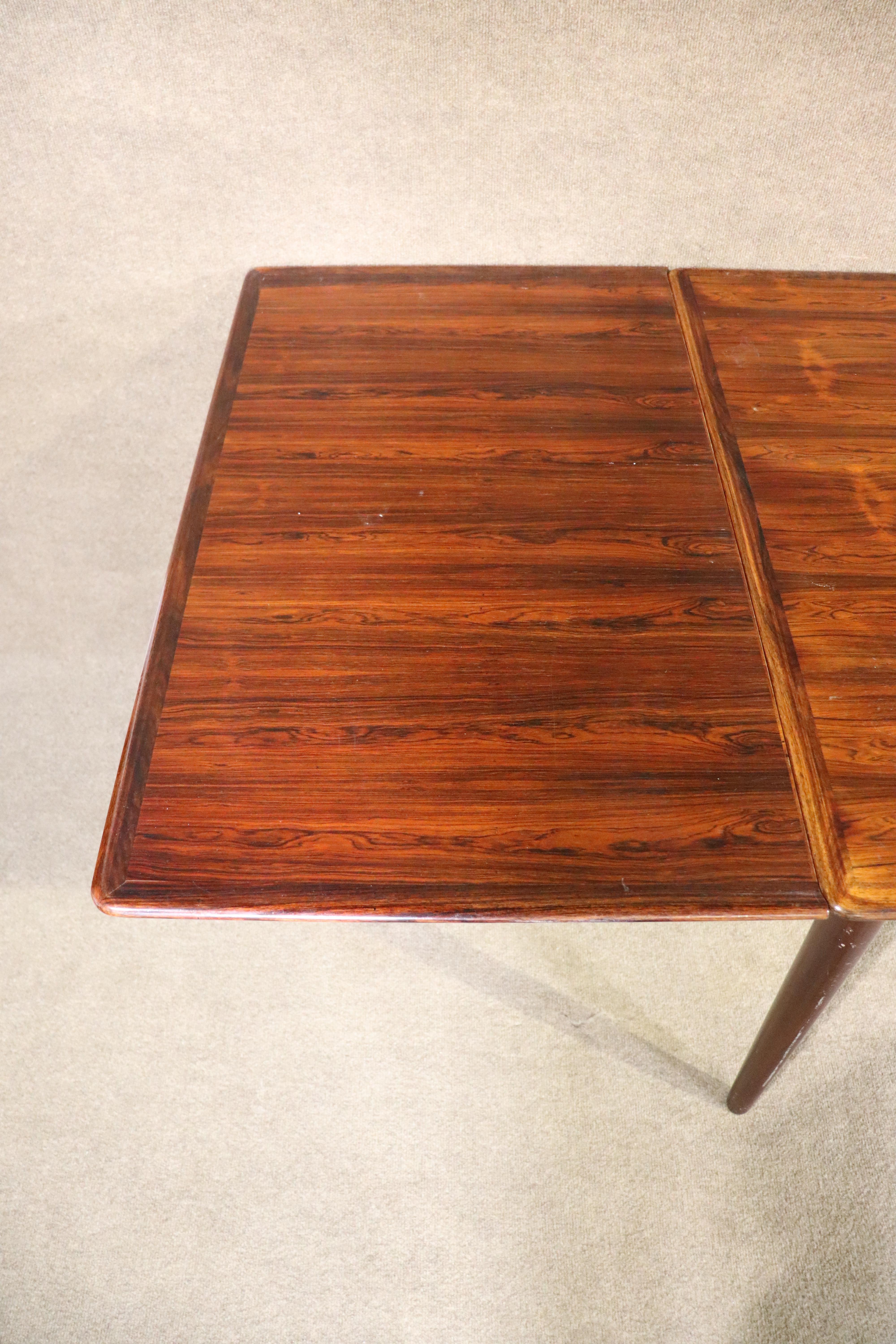 Danish Draw Leaf Dining Table In Good Condition For Sale In Brooklyn, NY