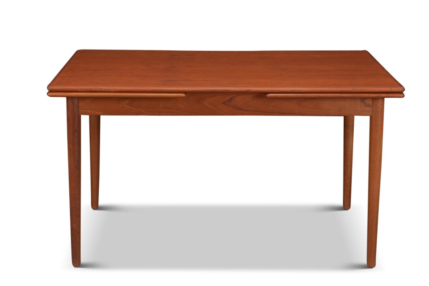 Danish Draw Leaf Dining Table in Teak In Excellent Condition For Sale In Berkeley, CA
