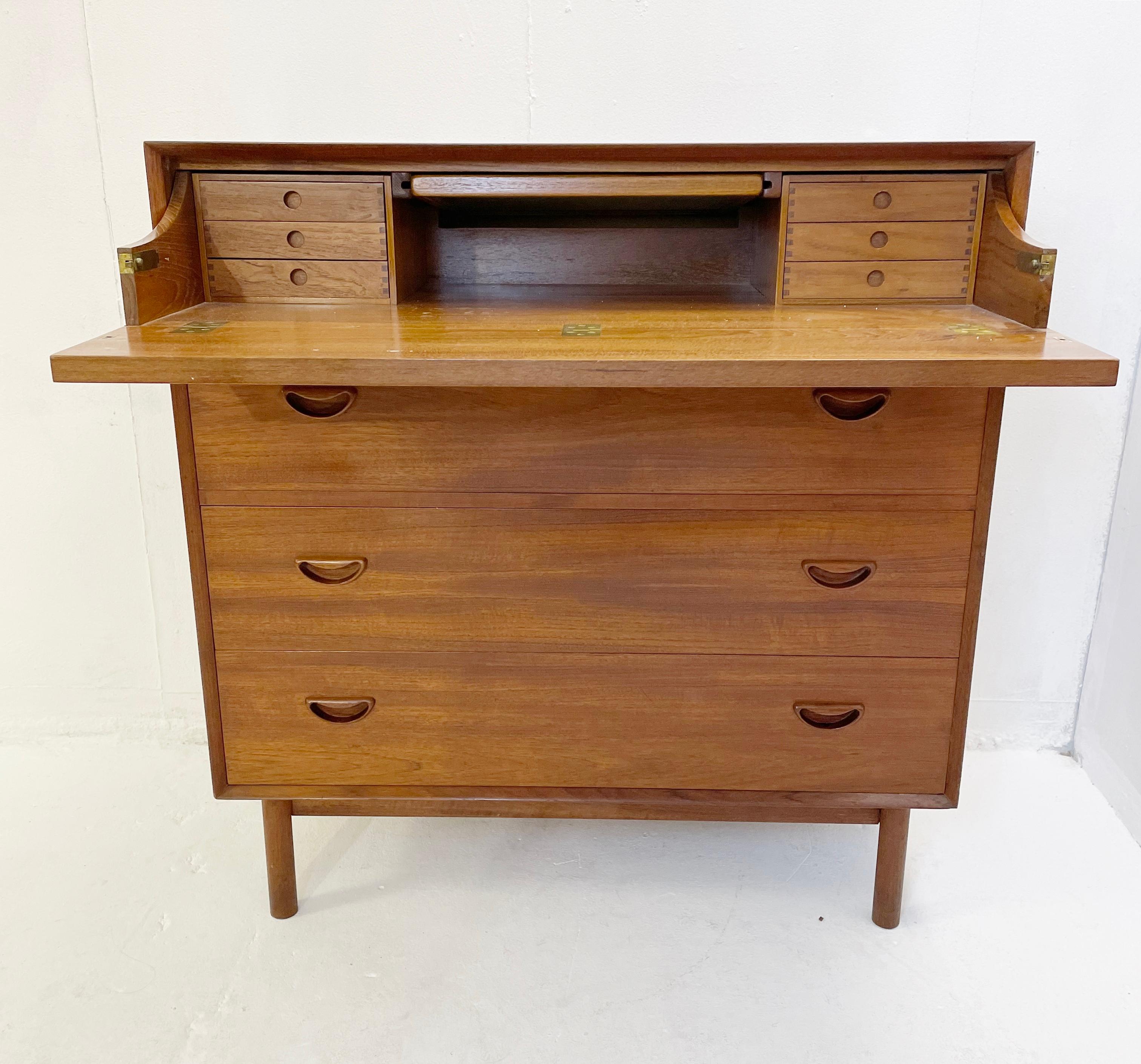Danish Dresser by Peter Hvidt & Molgaard-Nielson John Stuart Modern In Good Condition In Brussels, BE
