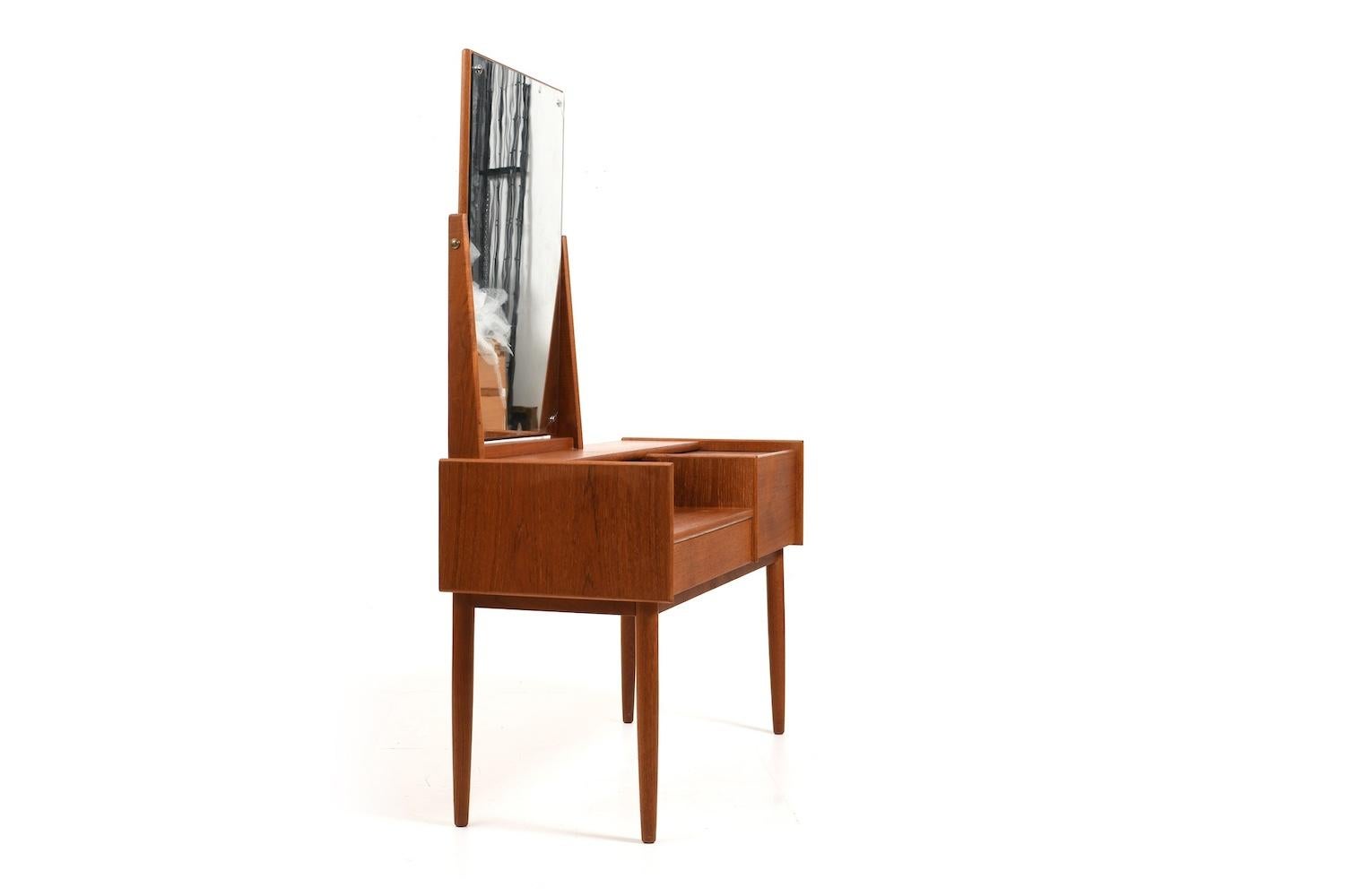 Danish Dressing Table in Teak by Melvin Mikkelsen 1960s 3