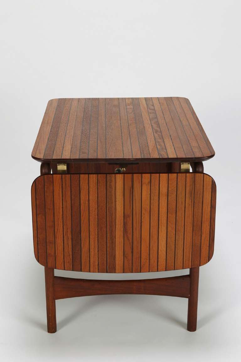Danish Drop-Leaf Coffee Table in Teak by Hvidt Mølgaard-Nielsen, 1950s In Excellent Condition For Sale In Basel, CH