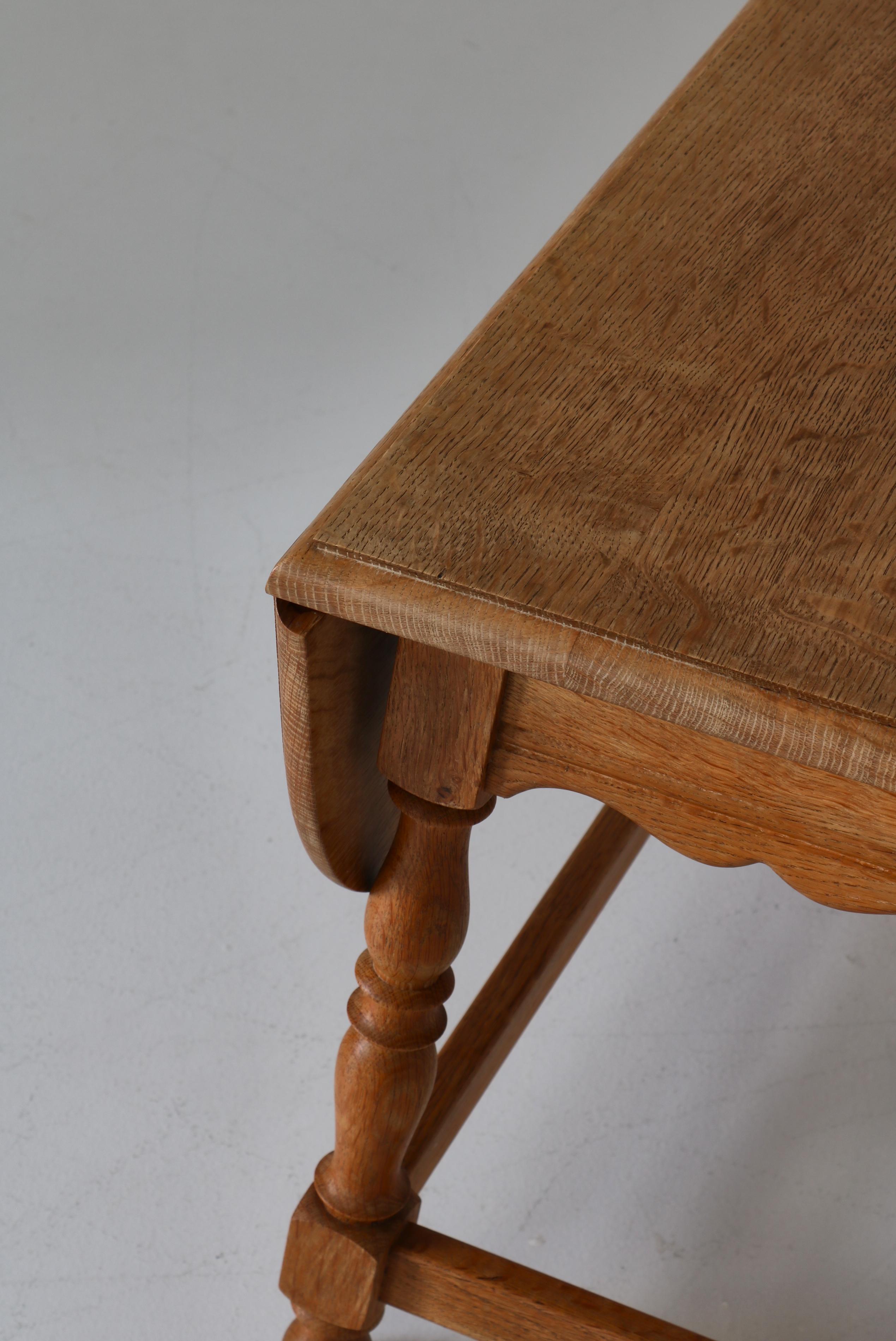 Danish Drop-Leaf Table in Quartersawn Oak by Henry Kjærnulf, 1960s For Sale 10