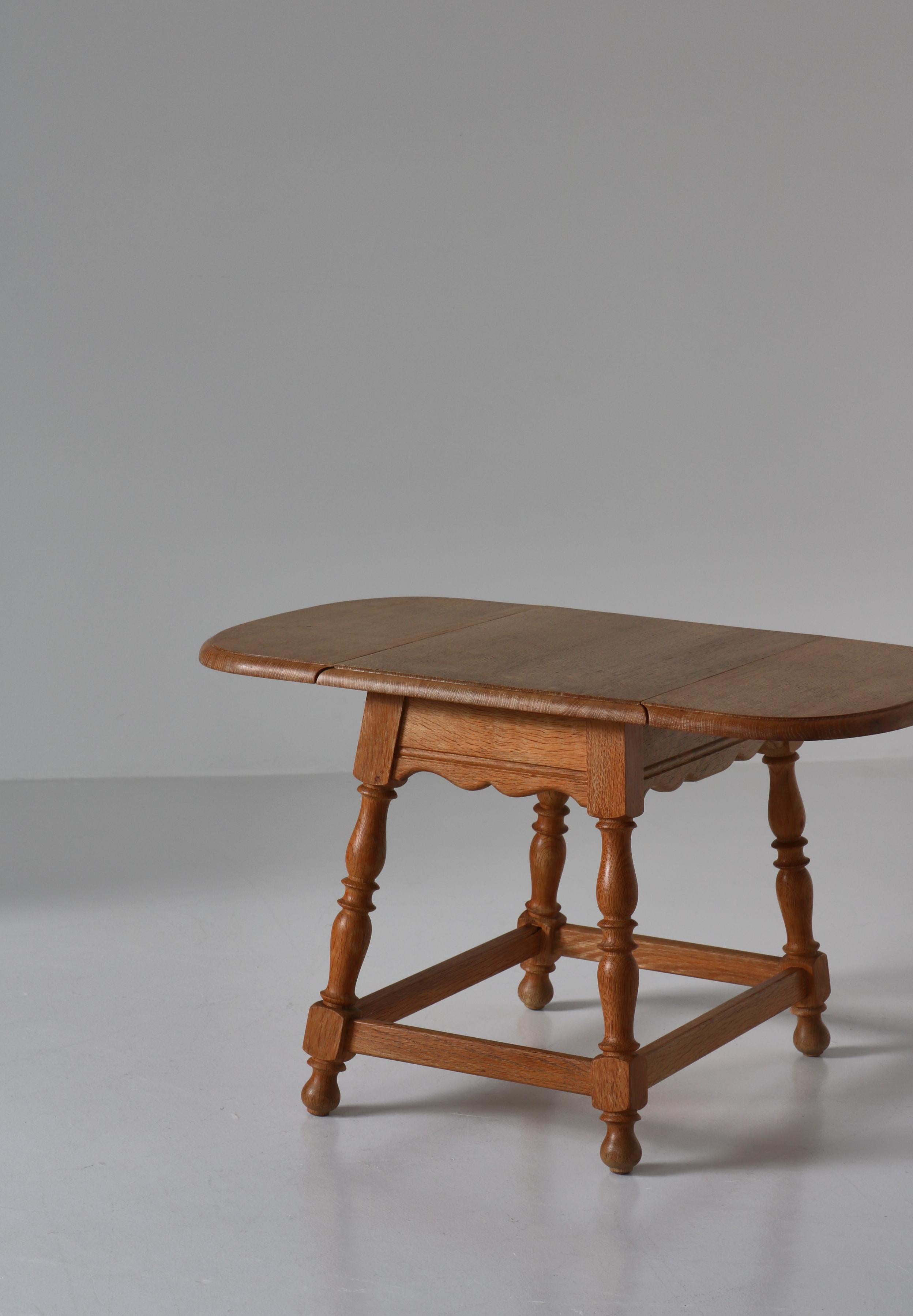 Danish Drop-Leaf Table in Quartersawn Oak by Henry Kjærnulf, 1960s For Sale 1