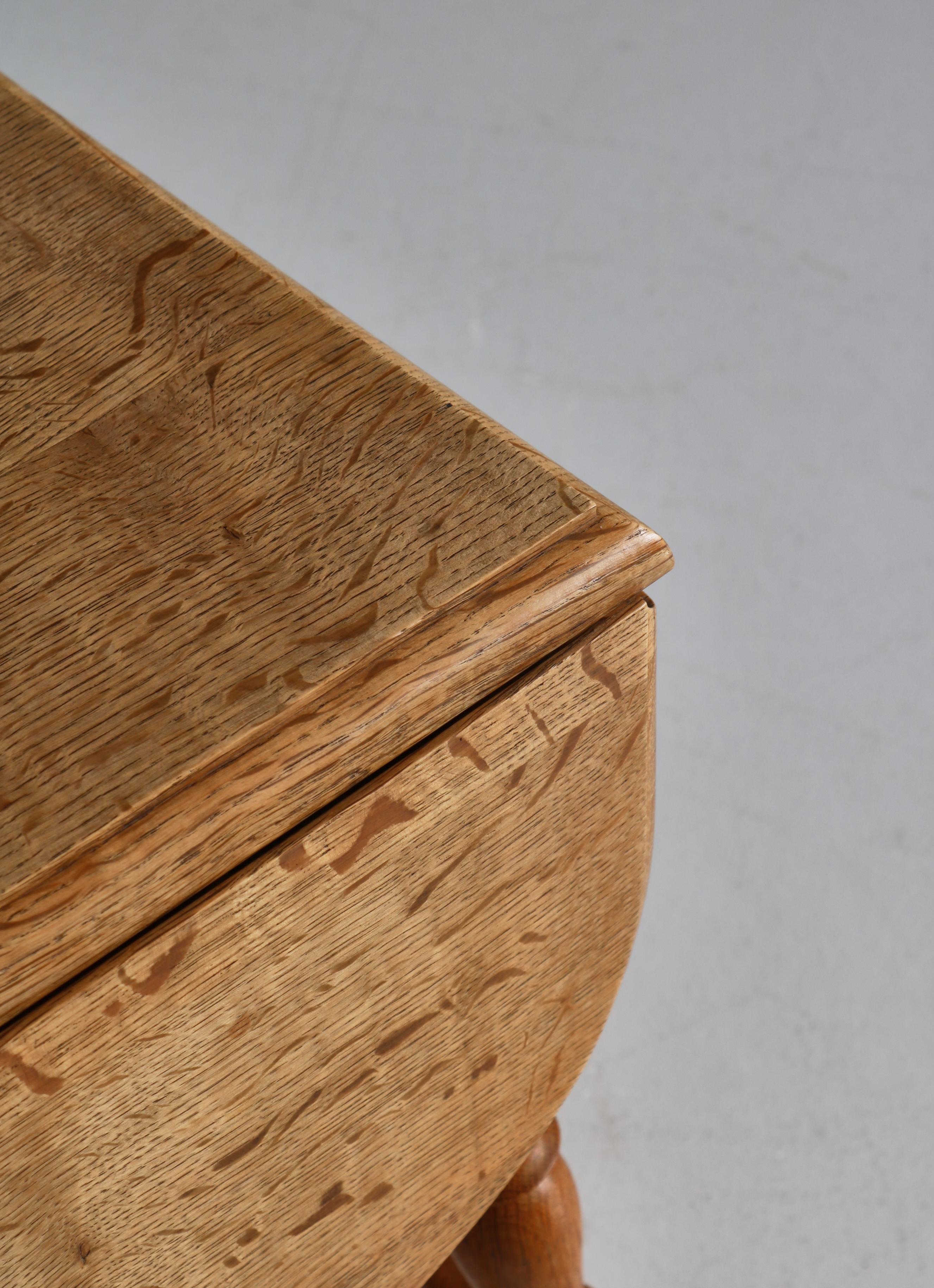 Danish Drop-Leaf Table in Quartersawn Oak by Henry Kjærnulf, 1960s For Sale 2