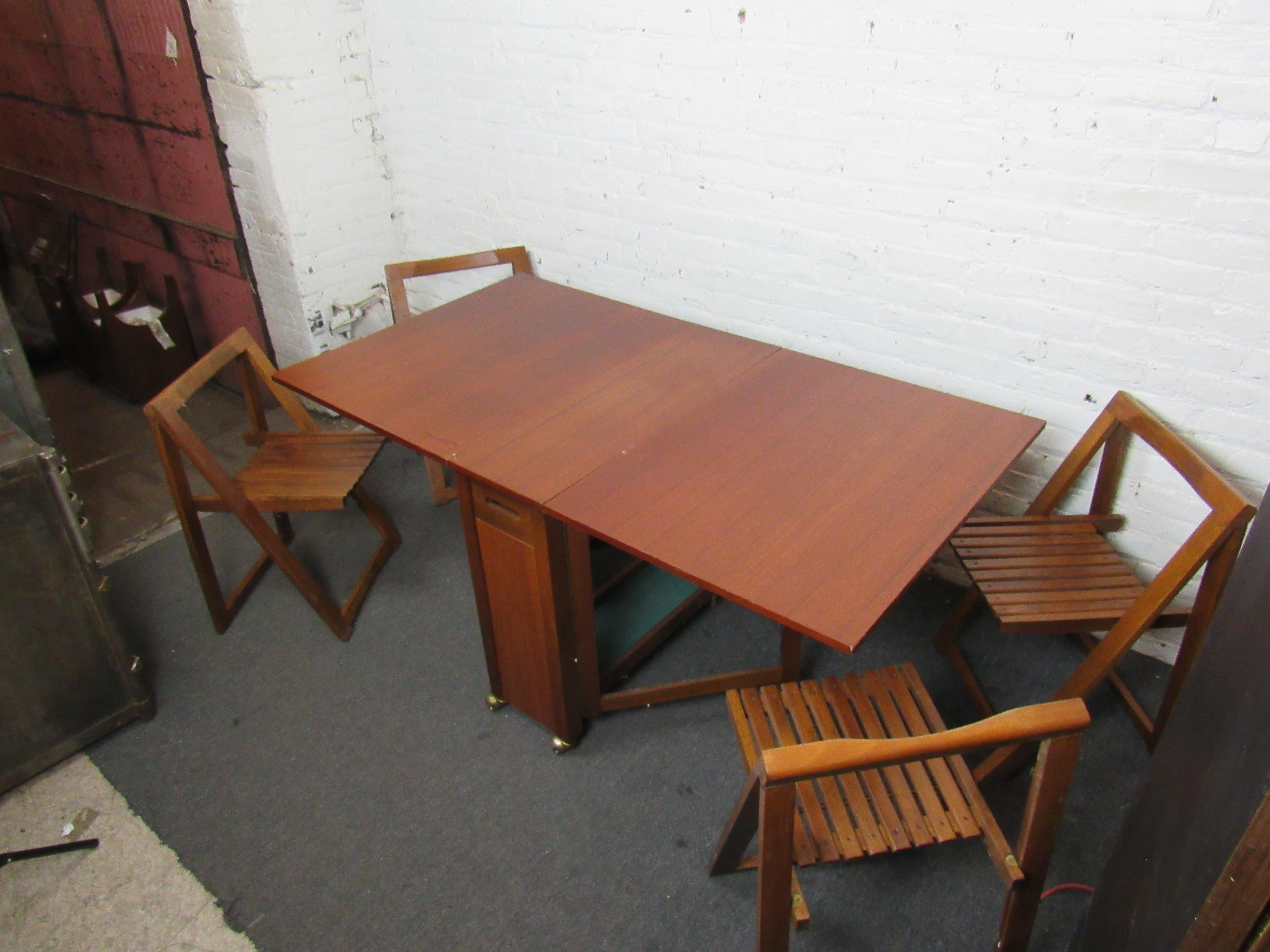 Danish Drop Leaf Table with Four Folding Chairs In Good Condition In Brooklyn, NY