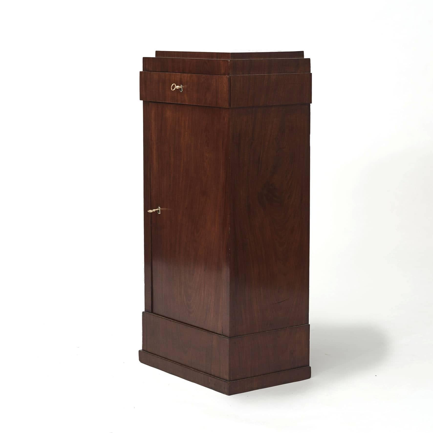 Danish Early 19th Century Empire Pedestal Cabinet in Mahogany In Good Condition In Kastrup, DK