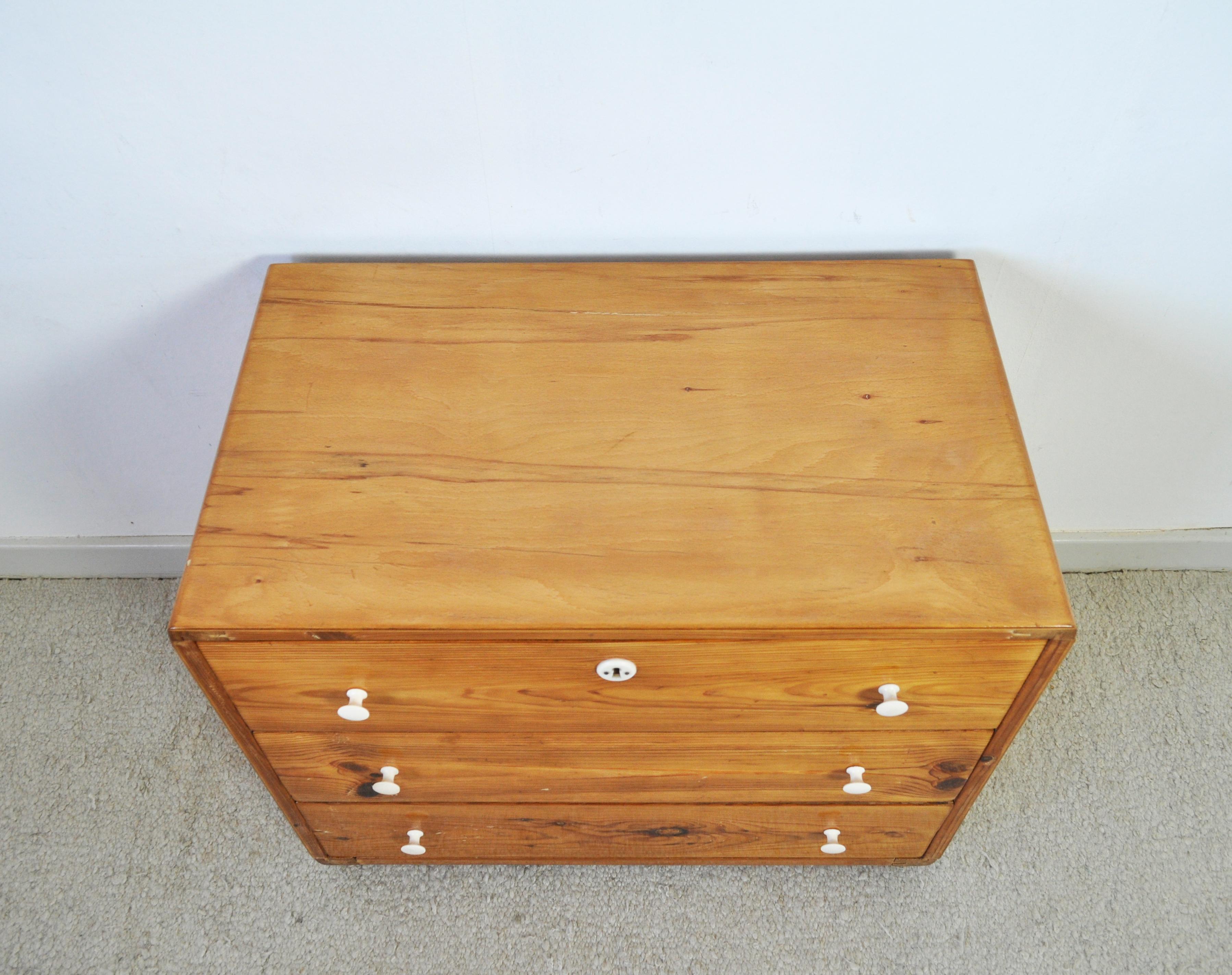 Beech Danish Early 20th Century Pine Chest of Drawers For Sale