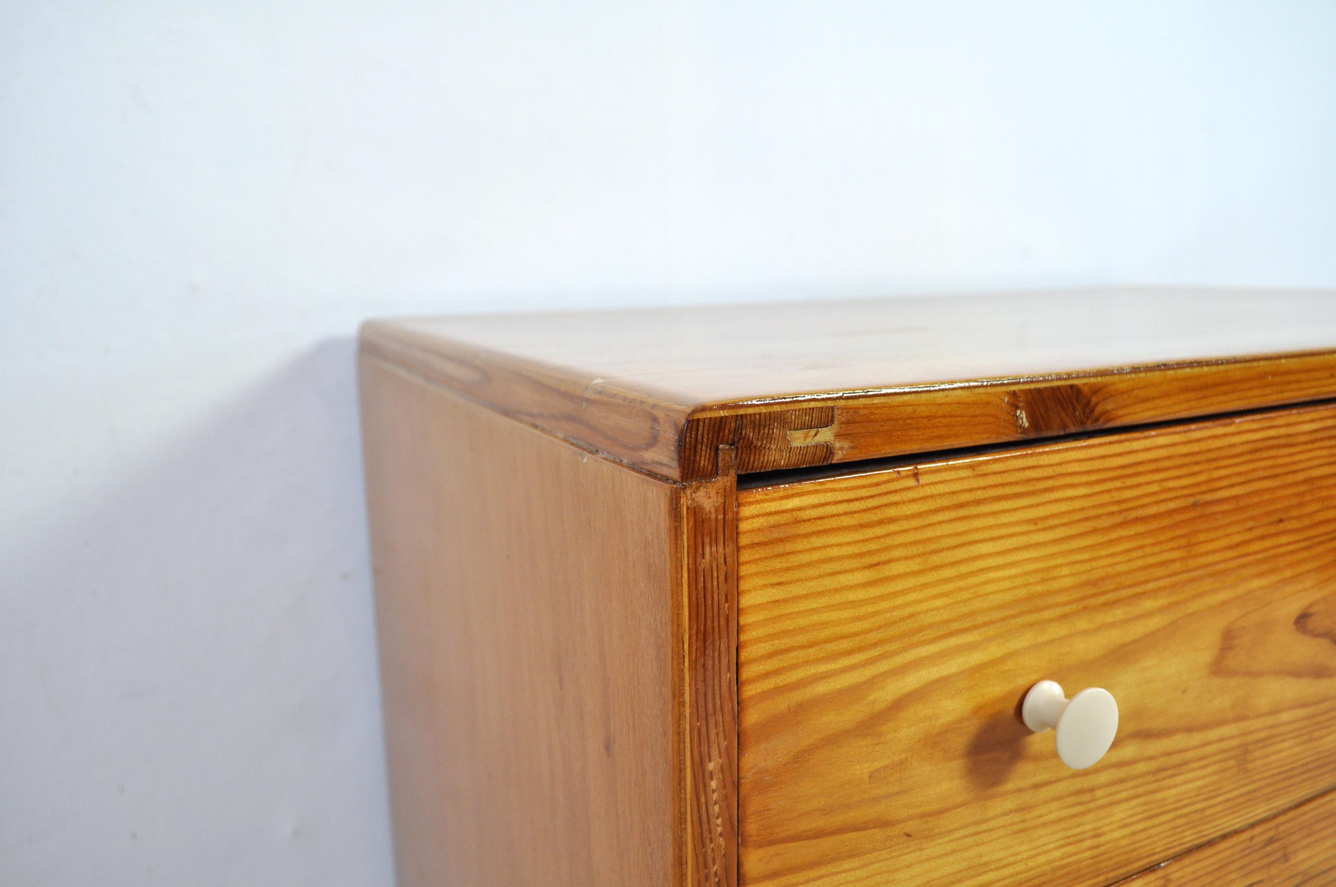 Danish Early 20th Century Pine Chest of Drawers For Sale 1