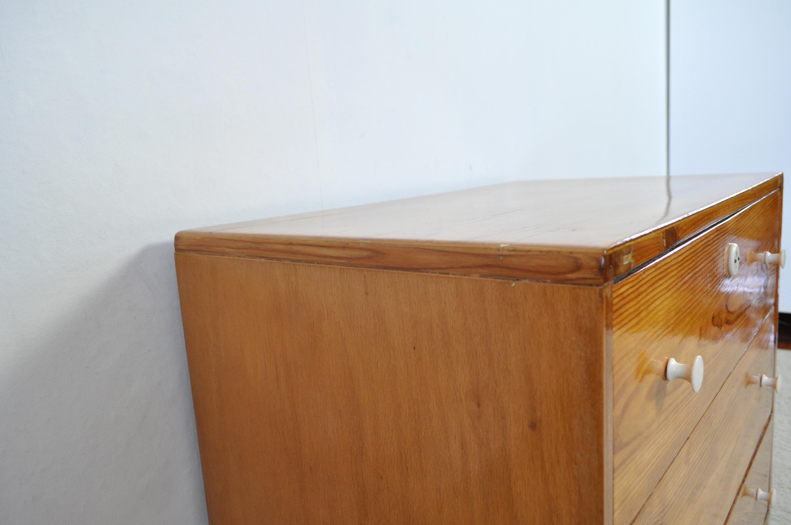 Danish Early 20th Century Pine Chest of Drawers For Sale 2