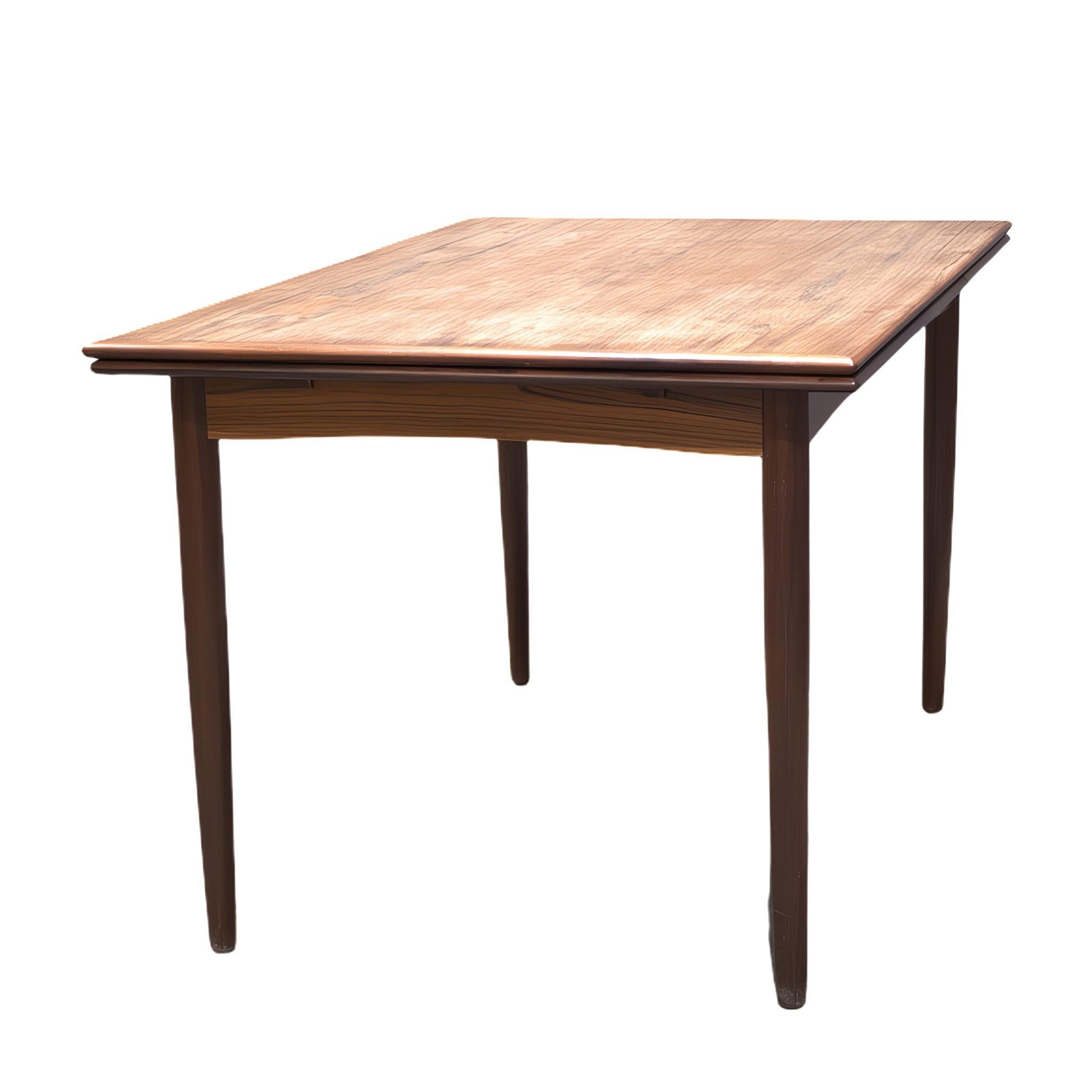 Mesa de comedor danesa de palisandro de principios de los 60 Palo de rosa en venta