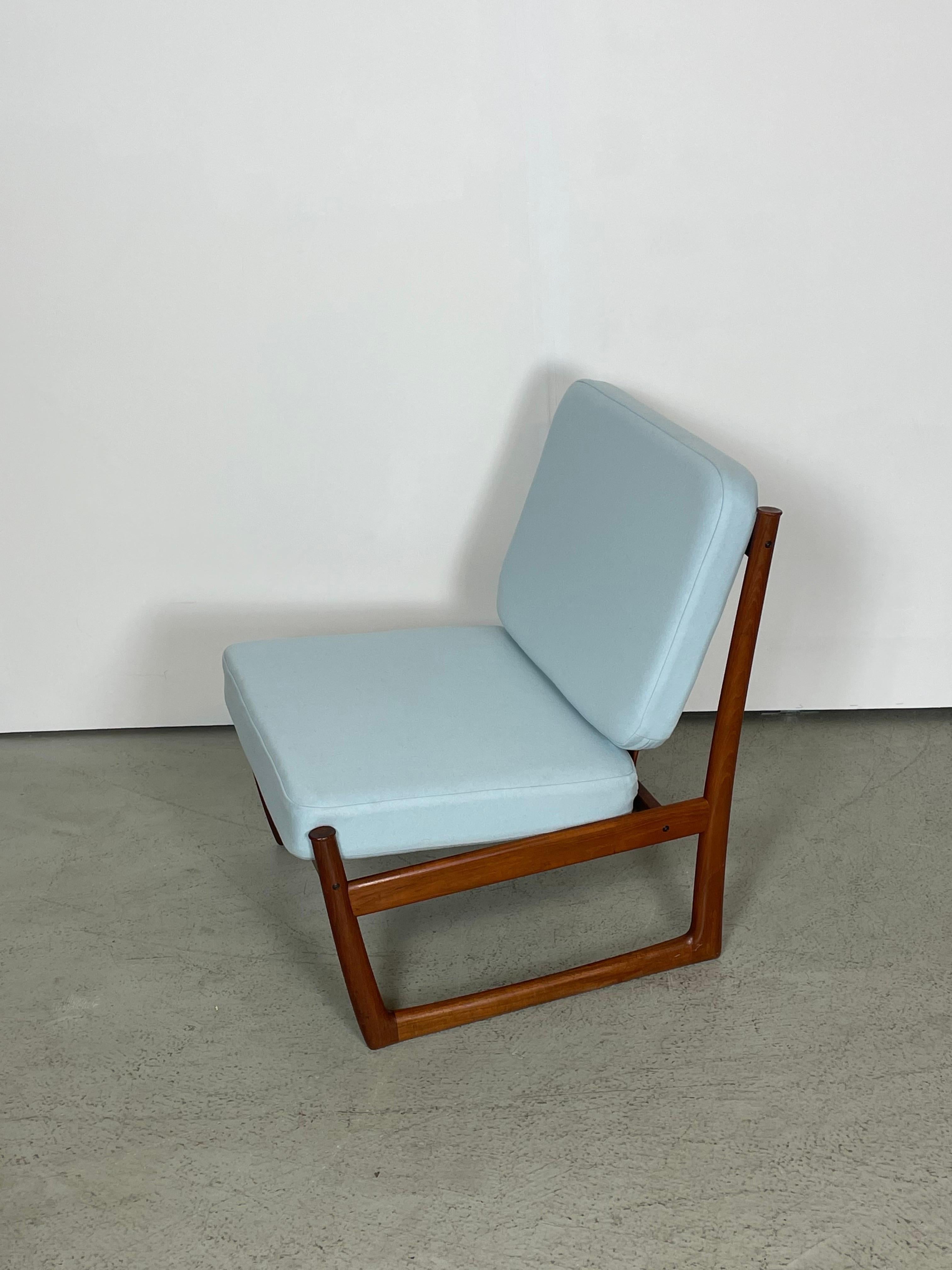 Danish teak easy chair by Hvidt &  Mølgaard 1950s In Good Condition For Sale In St-Brais, JU