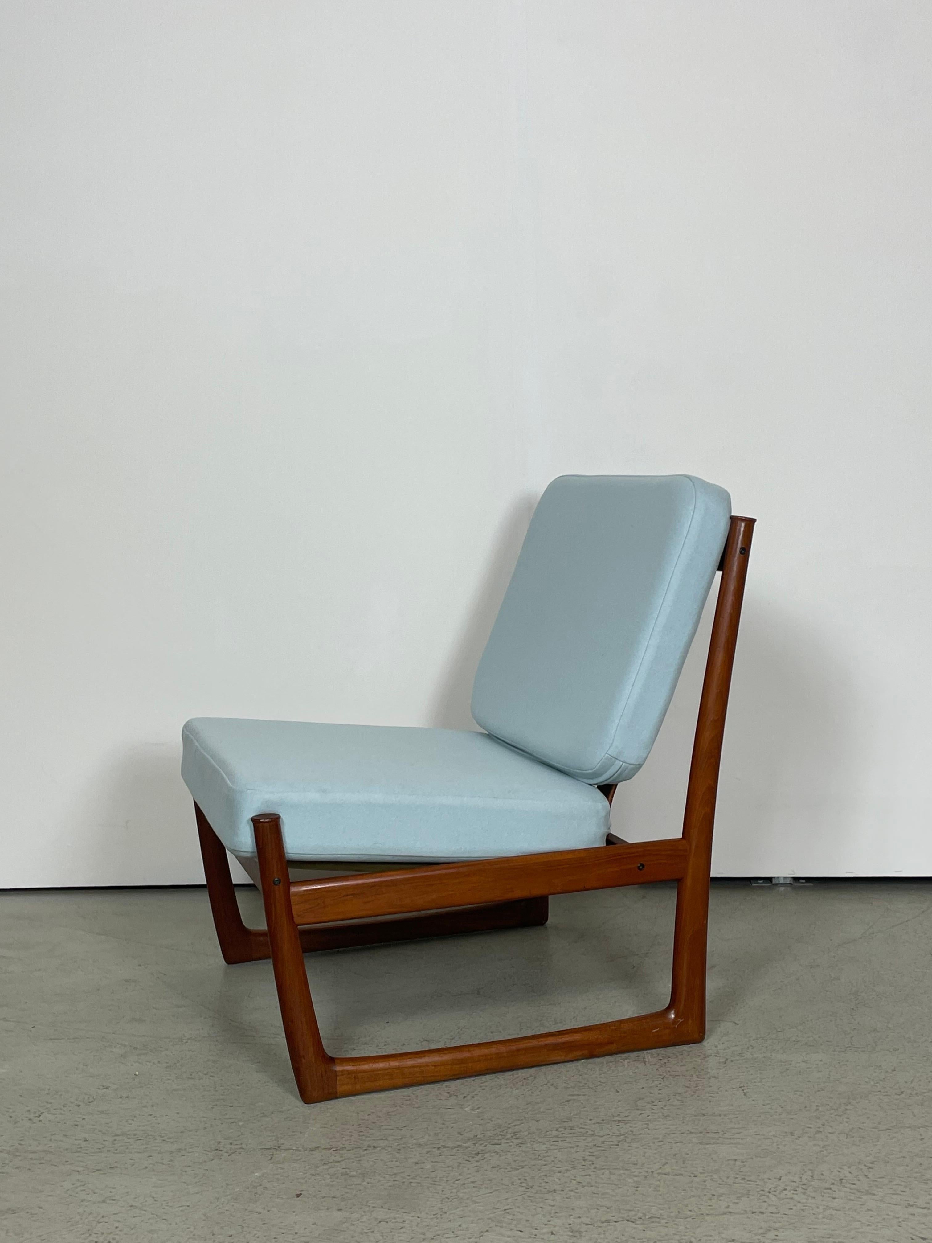 MidCentury easy chair by Peter Hvidt & Orla Mølgaard-Nielsen. Made in Denmark by France & Søn, in the 1960s. Features new cushions with removable cover in high quality virgin wool.