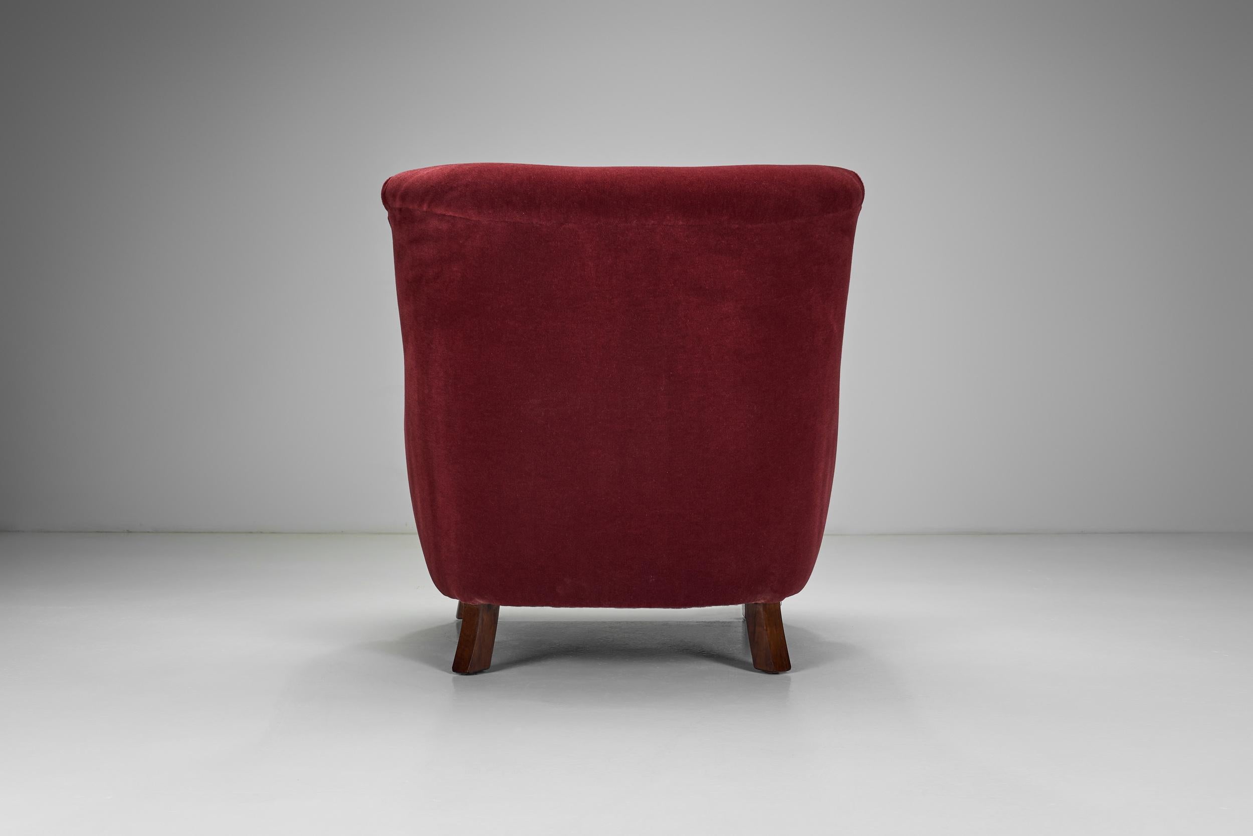 Danish Easy Chair in Dark Red Mohair and  Stained Beech Frame, Denmark ca 1940s For Sale 11