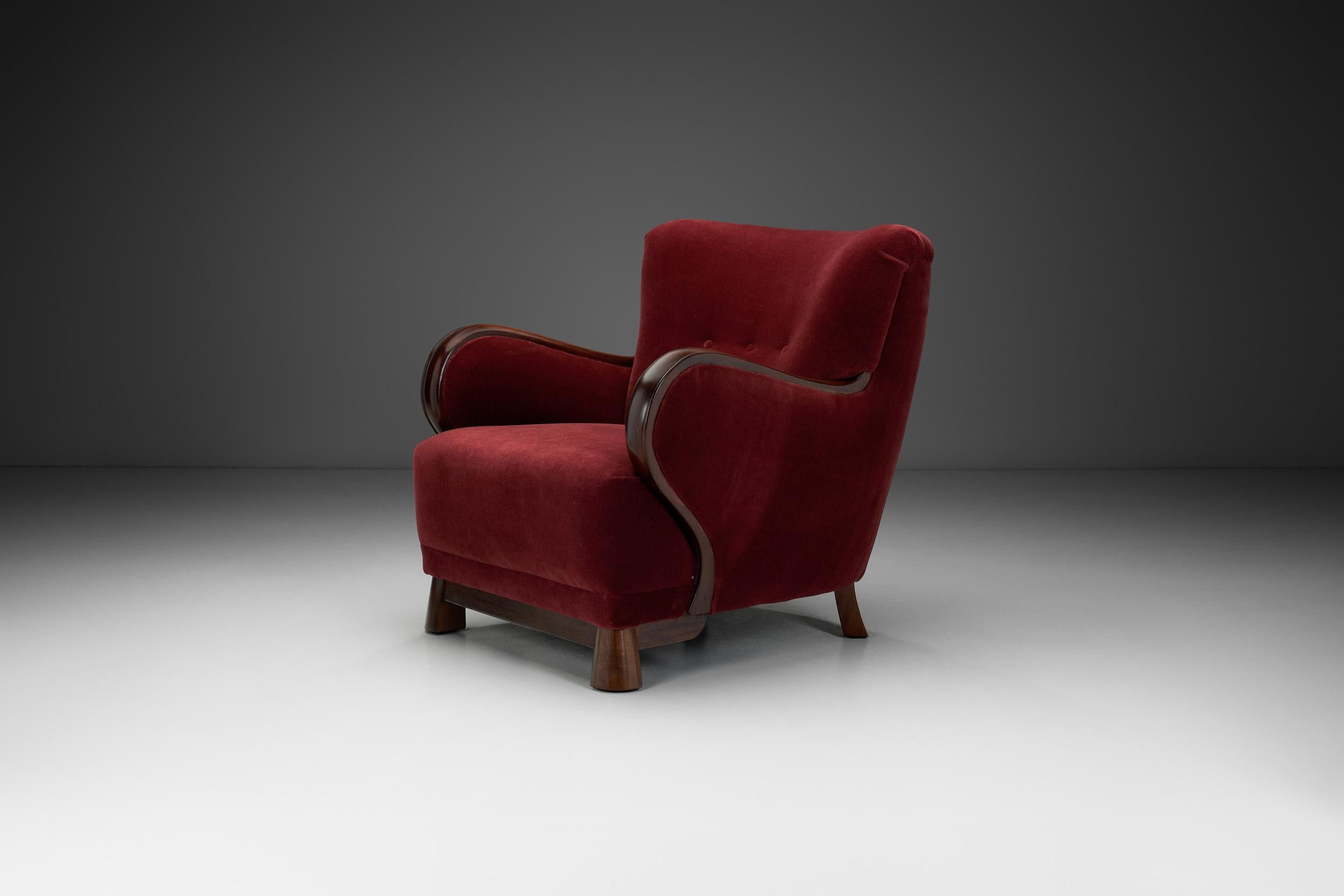 Danish Easy Chair in Dark Red Mohair and  Stained Beech Frame, Denmark ca 1940s In Good Condition For Sale In Utrecht, NL