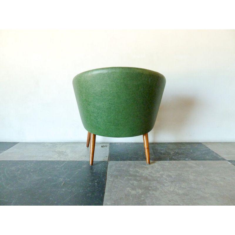 20th Century Danish Easy Chair in Green Leather with Round, Tapering Legs of Stained Elm For Sale