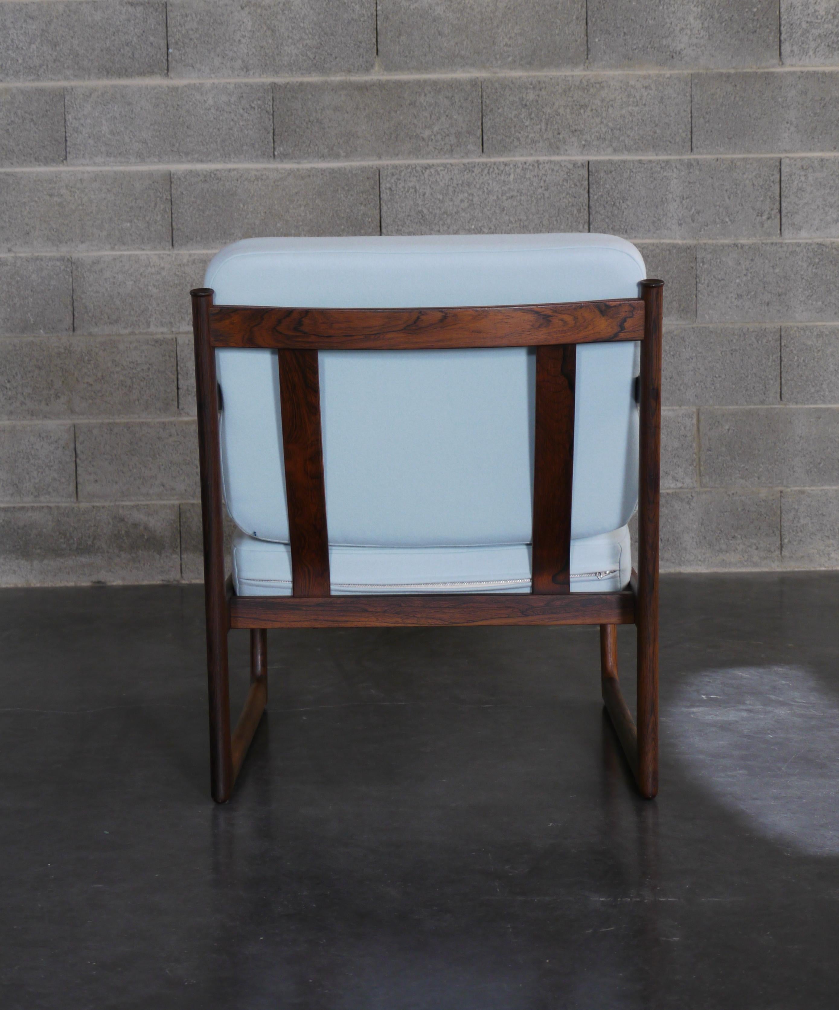 Scandinavian Modern Danish Easy Chair in Rosewood by Hvidt & Mølgaard Model FD1301950s For Sale