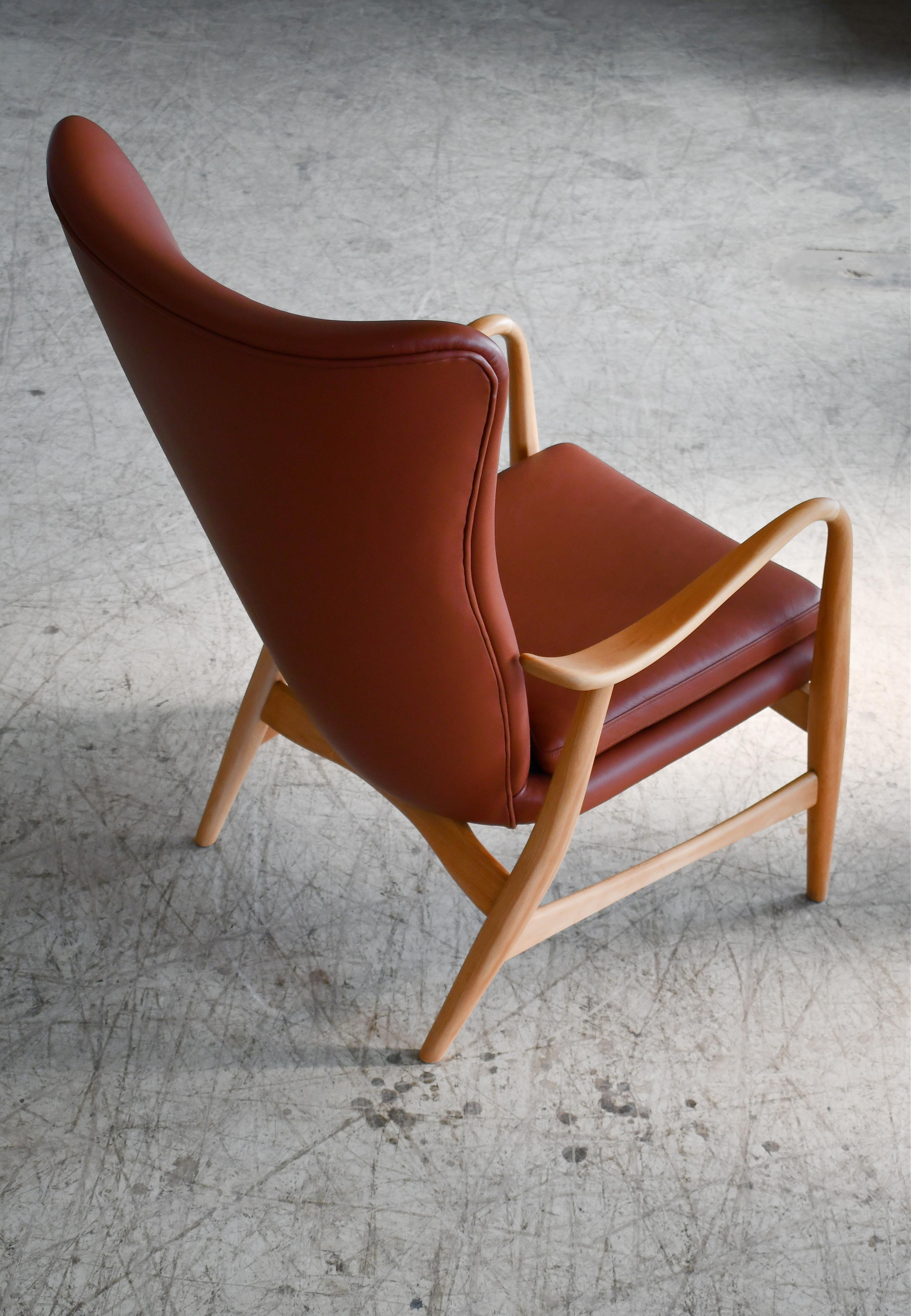 Danish Easy chair with Beech Frame Reupholstered in a Light Brown Leather, 1950s In Good Condition For Sale In Bridgeport, CT