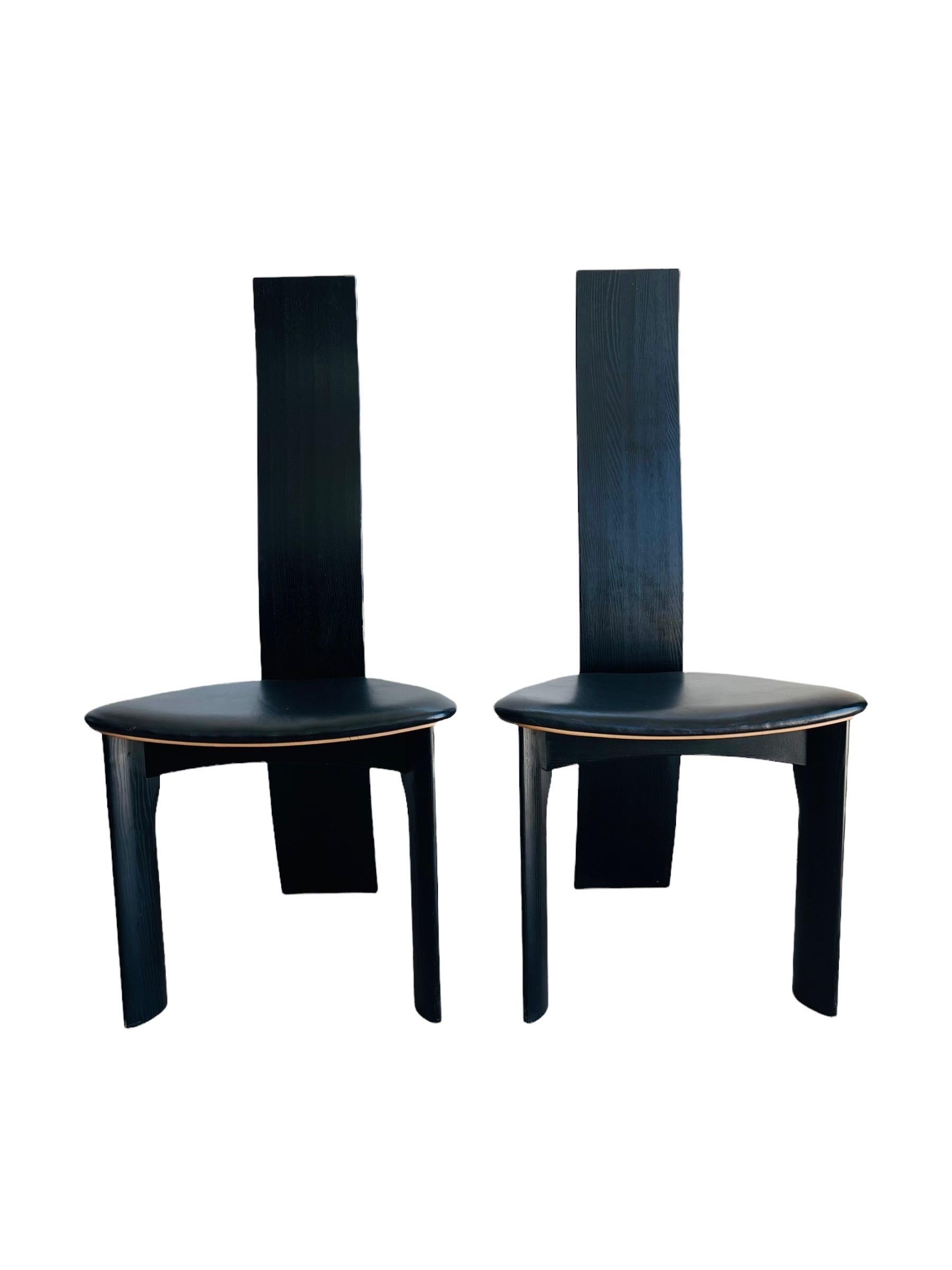A set of six Danish ebonized dining chairs. Designed 1970 by Bob og Dries van den Bergh for Tranekær Mobler. The chairs are in good vintage condition with normal wear consistent with age and use. 

Measures: W 20.5” x D 18” x H 44” x SH 18”