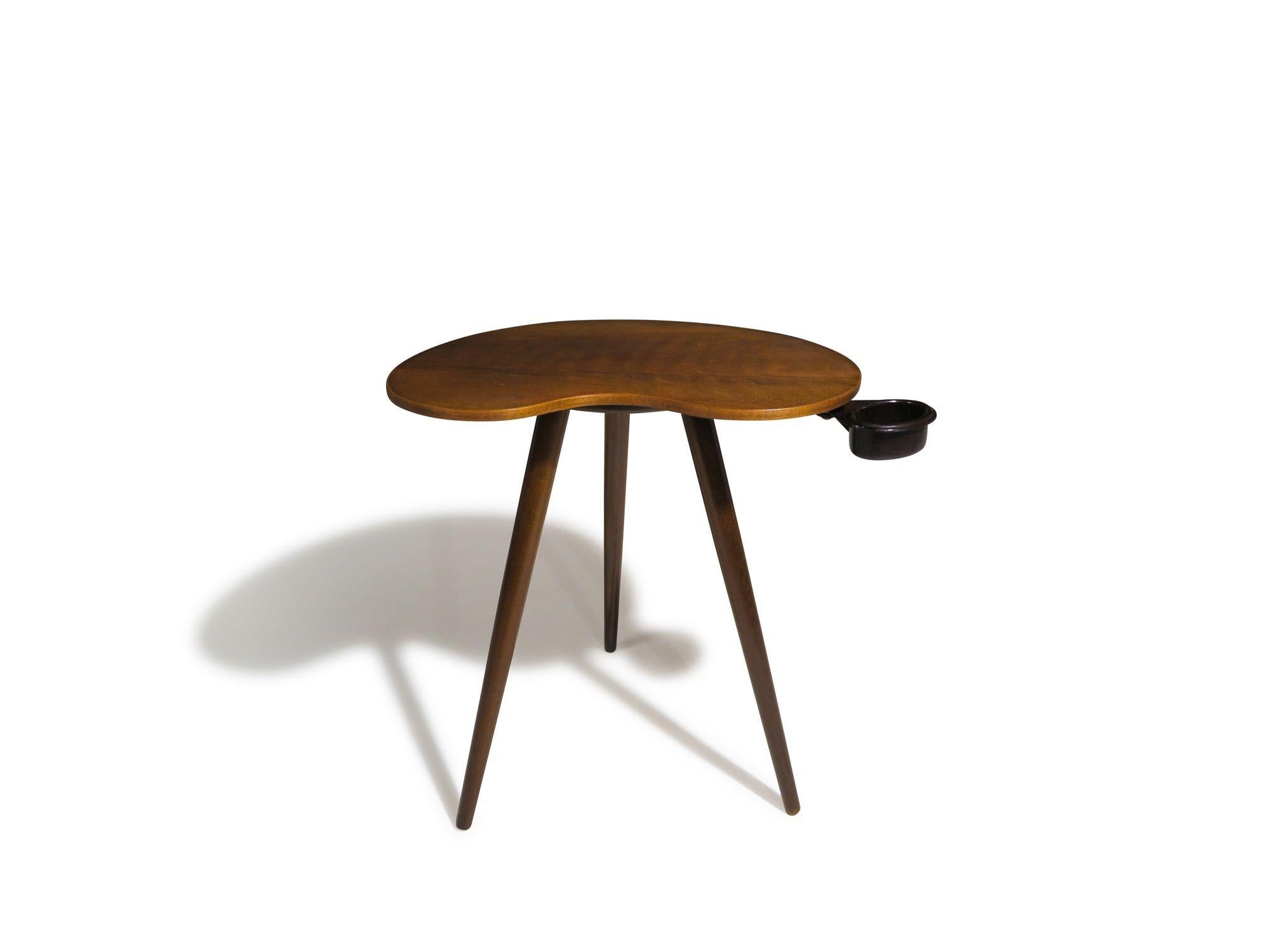 Table d'appoint danoise en noyer Edmund Jorgensen en forme de rein Excellent état - En vente à Oakland, CA