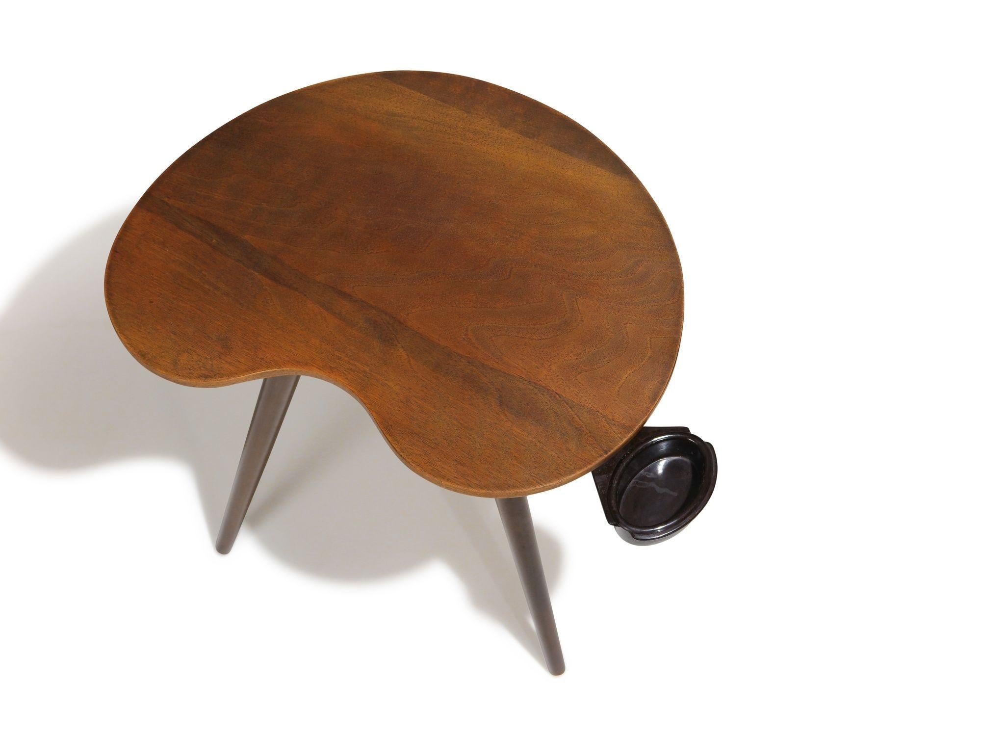 20ième siècle Table d'appoint danoise en noyer Edmund Jorgensen en forme de rein en vente