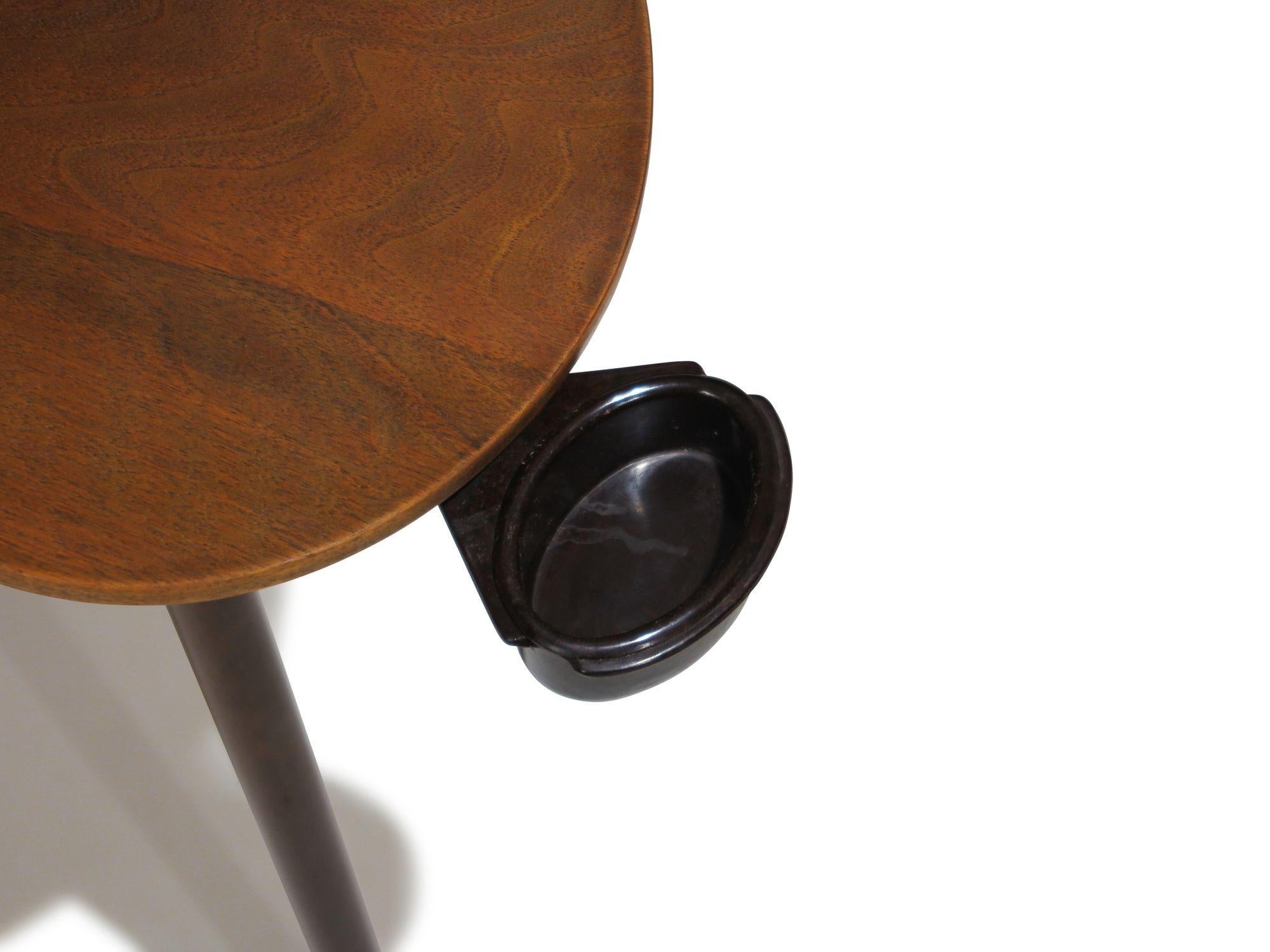 Noyer Table d'appoint danoise en noyer Edmund Jorgensen en forme de rein en vente