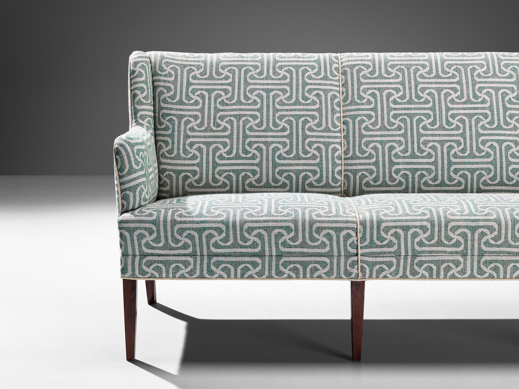 Elegantes dänisches Sofa mit hellblauer gemusterter Polsterung (Skandinavische Moderne) im Angebot