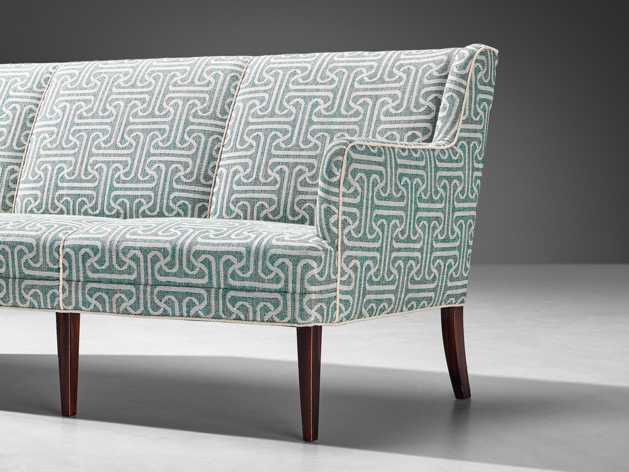 Dänisches elegantes Sofa mit blau gemusterter Polsterung  (Stoff) im Angebot