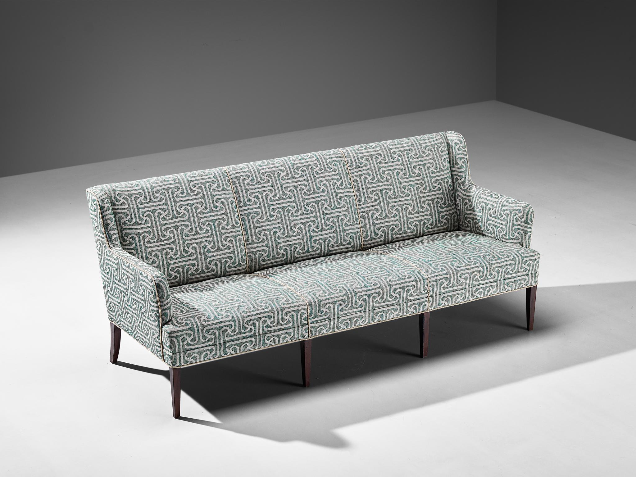 Elegantes dänisches Sofa mit hellblauer gemusterter Polsterung im Angebot 2