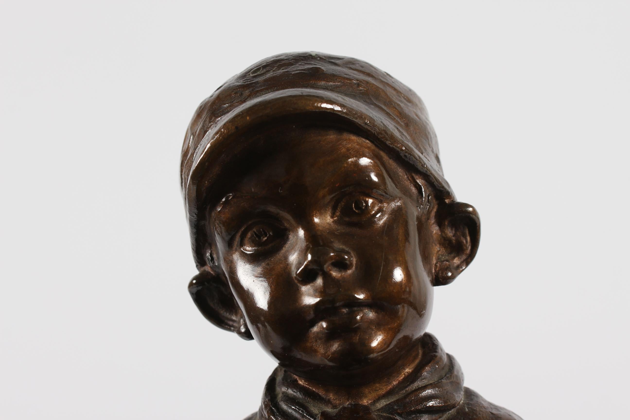 Grande figurine danoise en bronze d'Elna Borch représentant un jeune garçon avec un Umbrella 1950s en vente 3