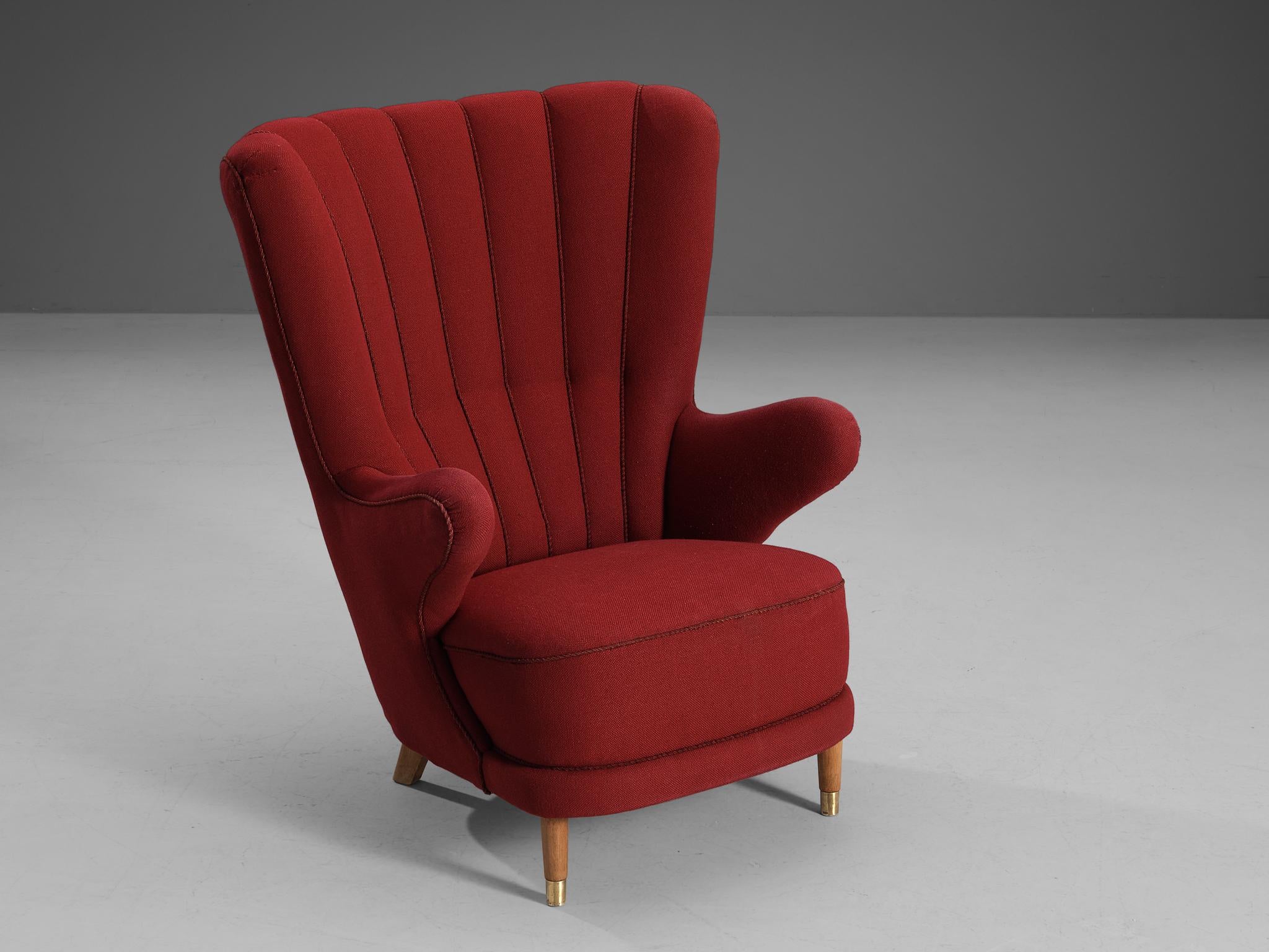 Danish Lounge Chair in Red Upholstery In Good Condition For Sale In Waalwijk, NL