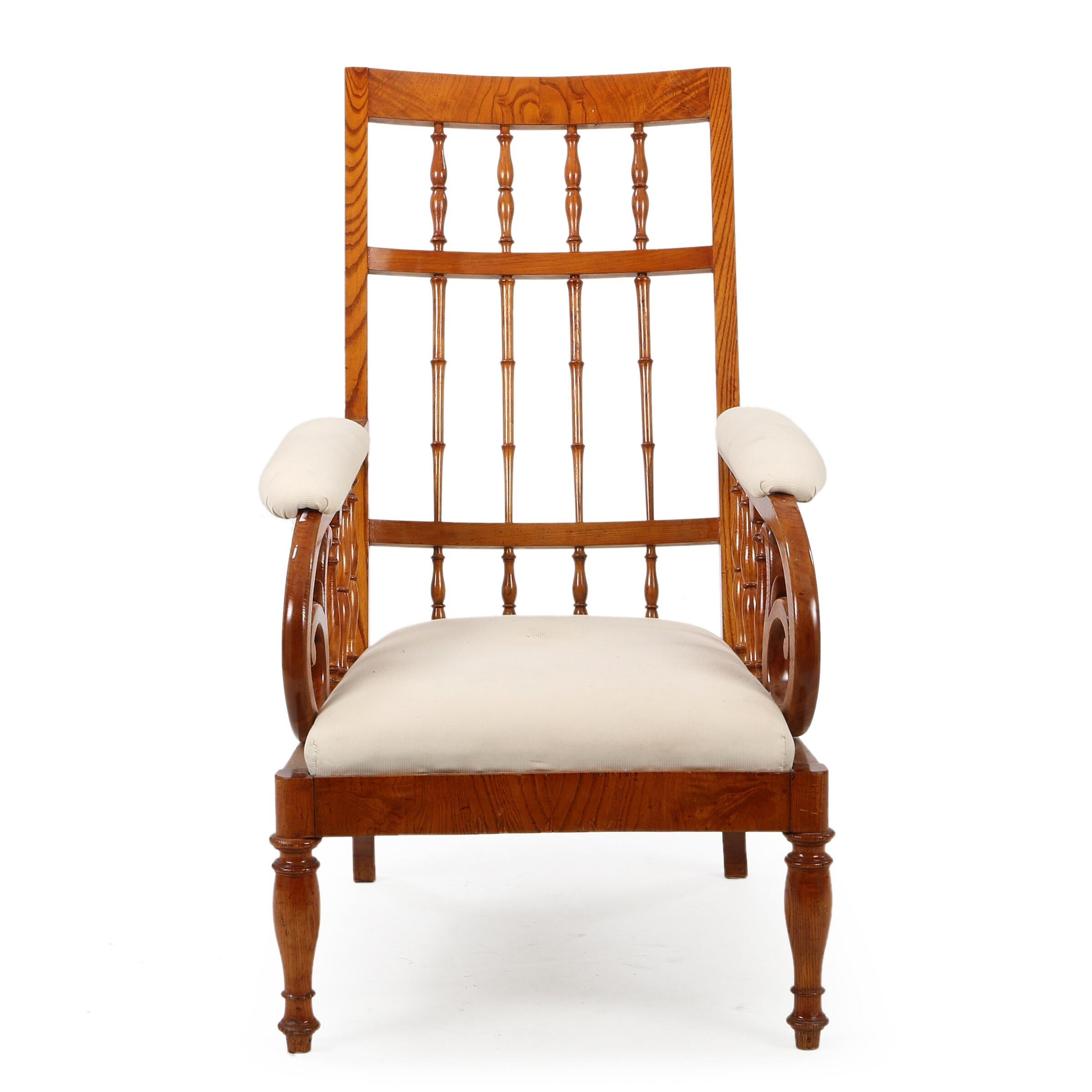 An elegant and comfortable Danish late Empire elmwood resting chair, circa 1840.