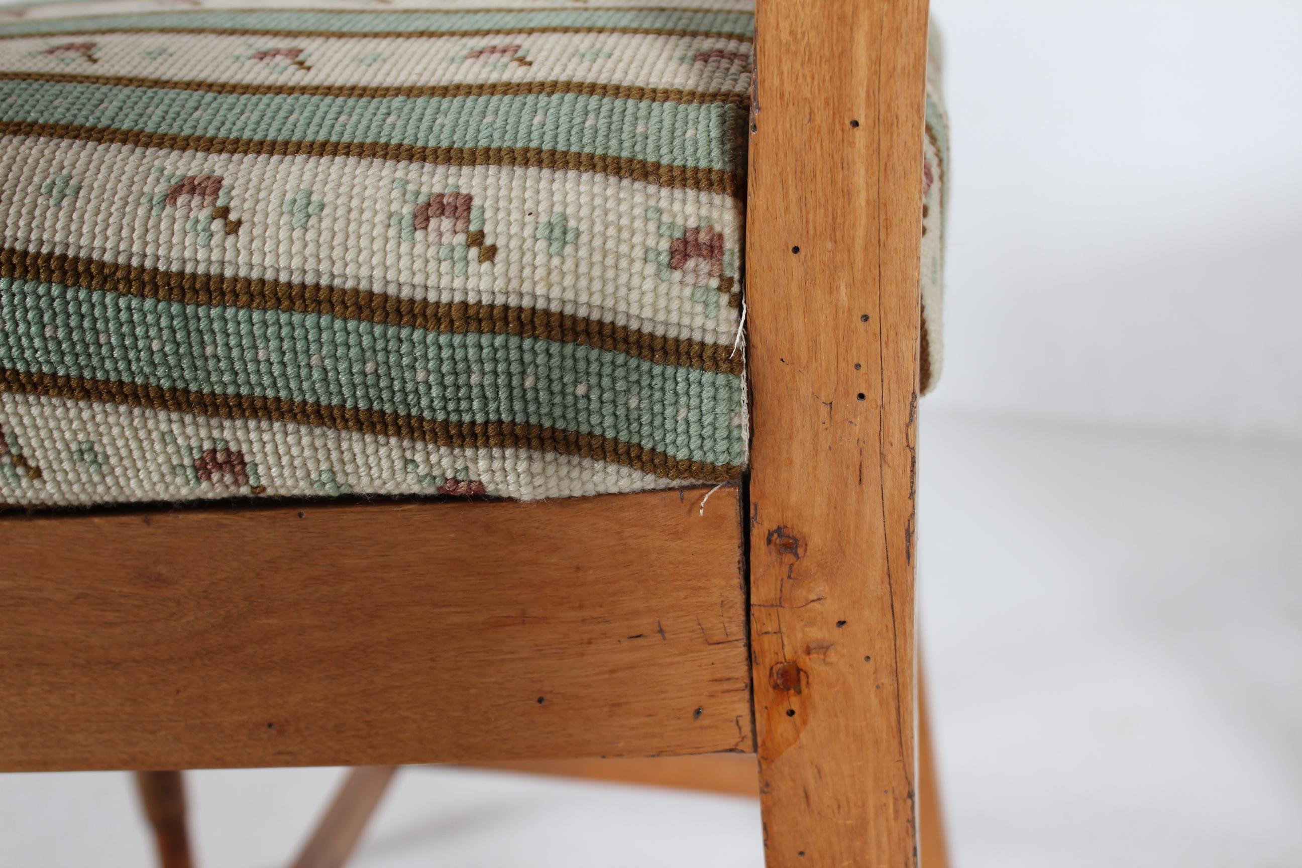 Danish Empire Set of 4 Small Chairs, Elm Wood with Hand Embroidered Seats 1850s im Angebot 10