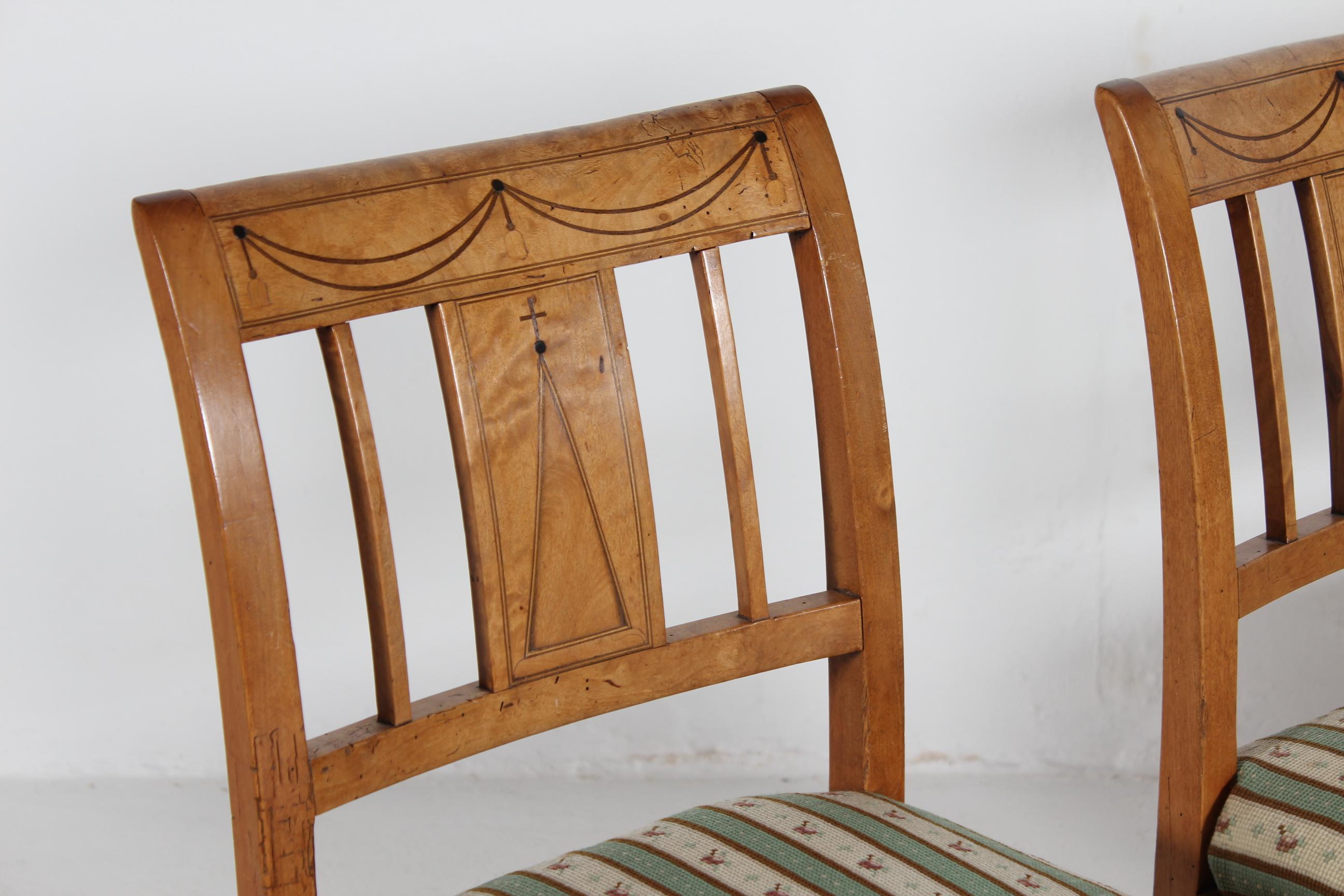 Set of four antique danish empire or Biedermeier style dining chairs handmade by a skilled danish master carpenter in Denmark the middel of the 19th.

The frame is made of elm wood, with inlaid wood of different sorts of wood  in different