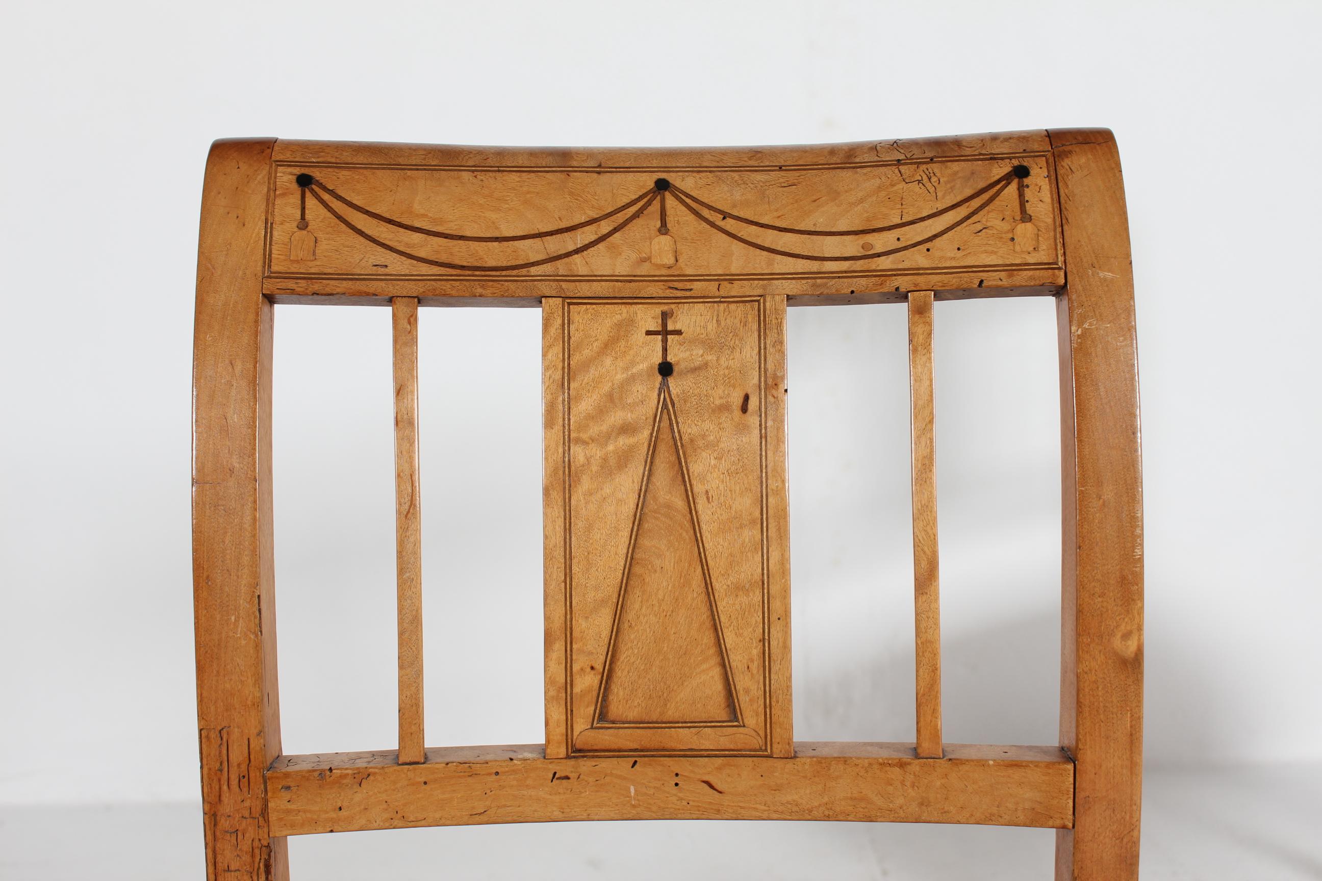Danish Empire Set of 4 Small Chairs, Elm Wood with Hand Embroidered Seats 1850s (Wolle) im Angebot