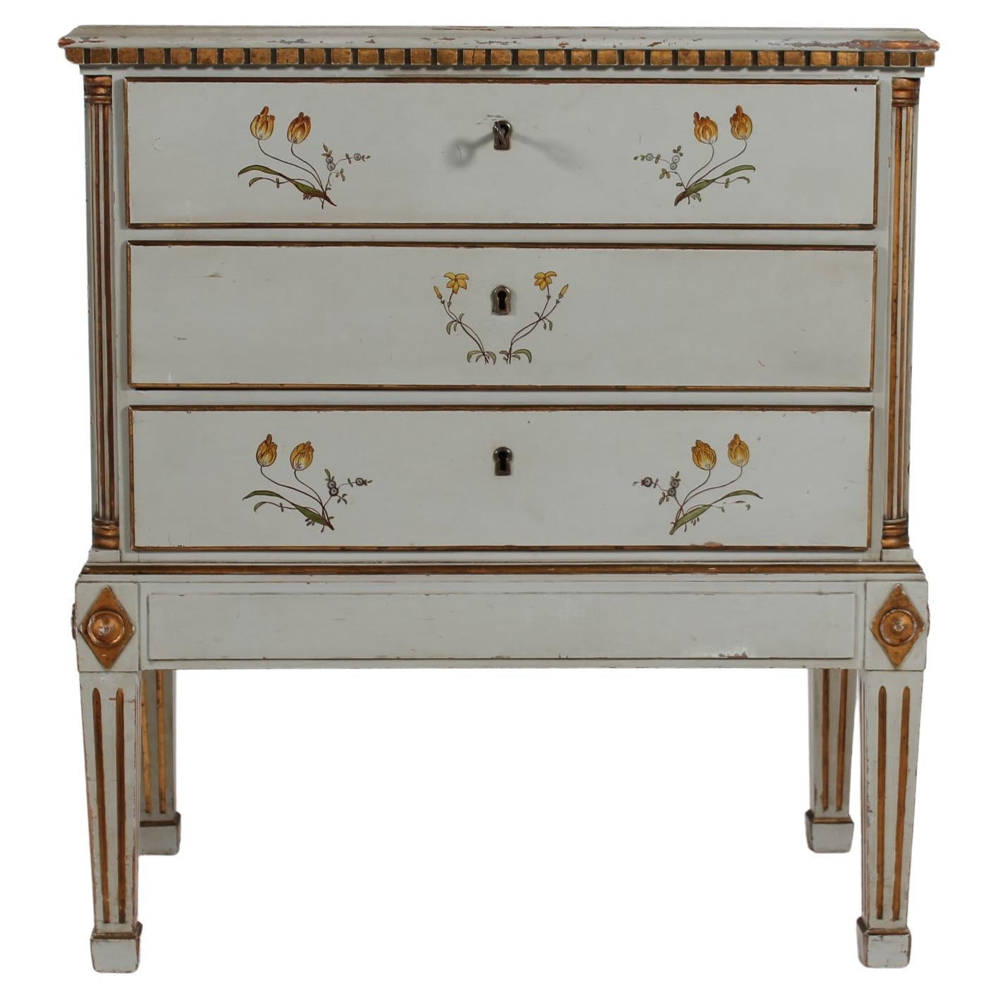 Cómoda Estilo Imperio Danés, Pintura Gris con Decoración Floral Años 30 en venta
